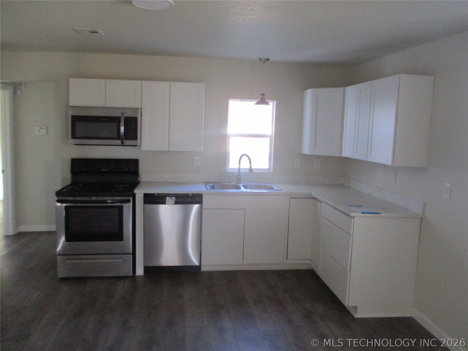 913 N Creek Avenue Property Photo 3