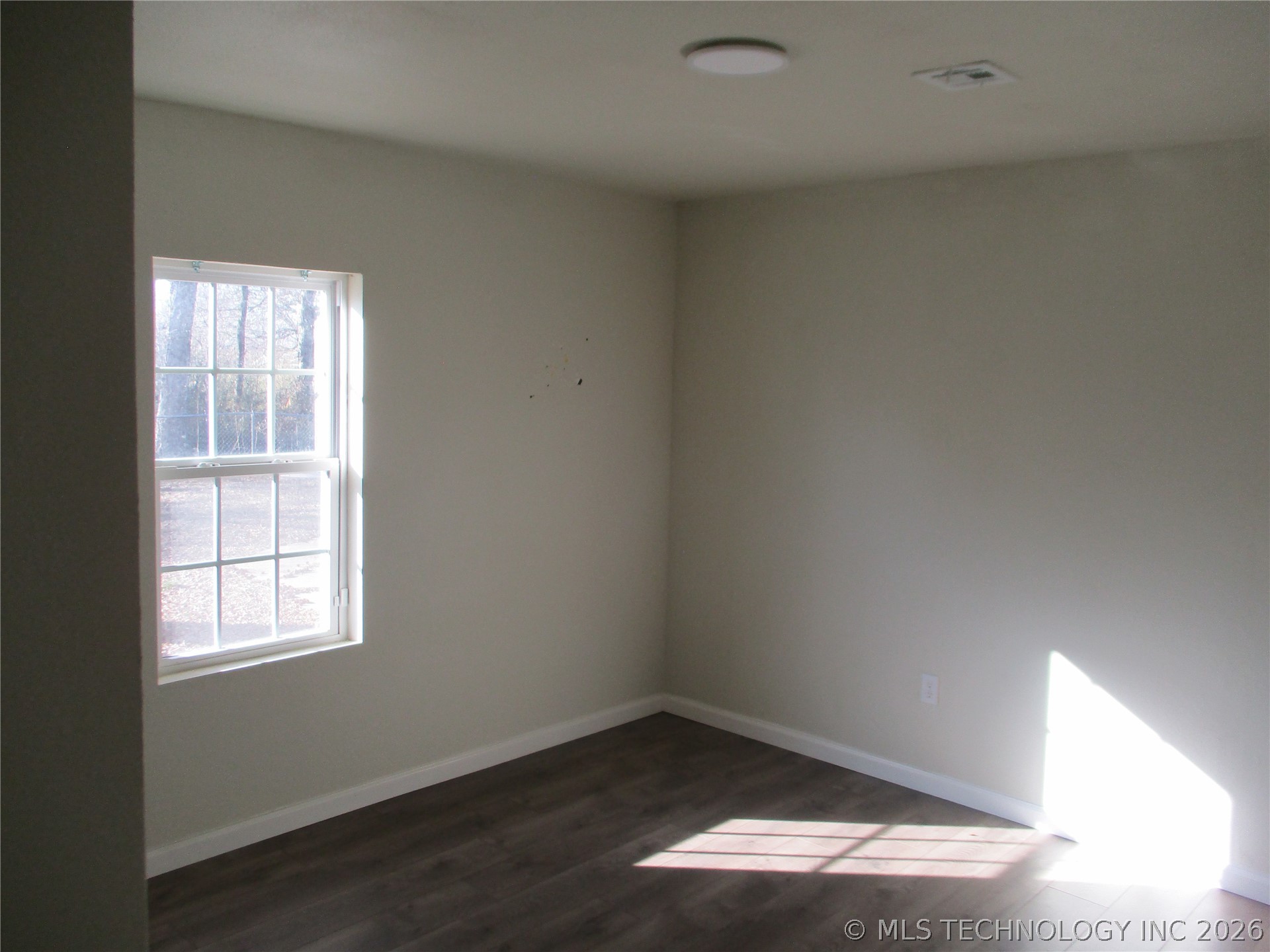 913 N Creek Avenue Property Photo 6