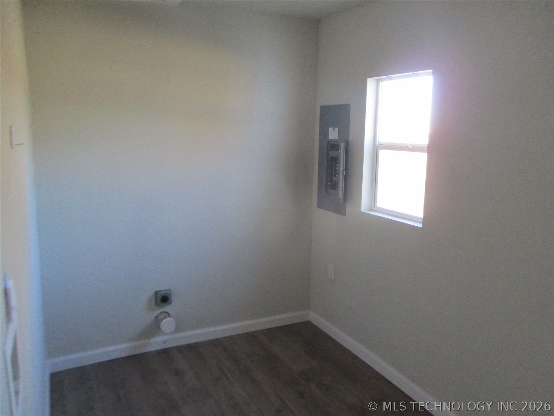 913 N Creek Avenue Property Photo 9