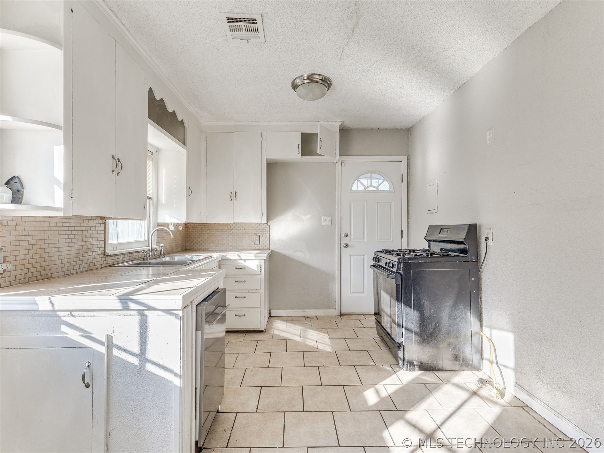 1127 E 26th Place N Property Photo 6