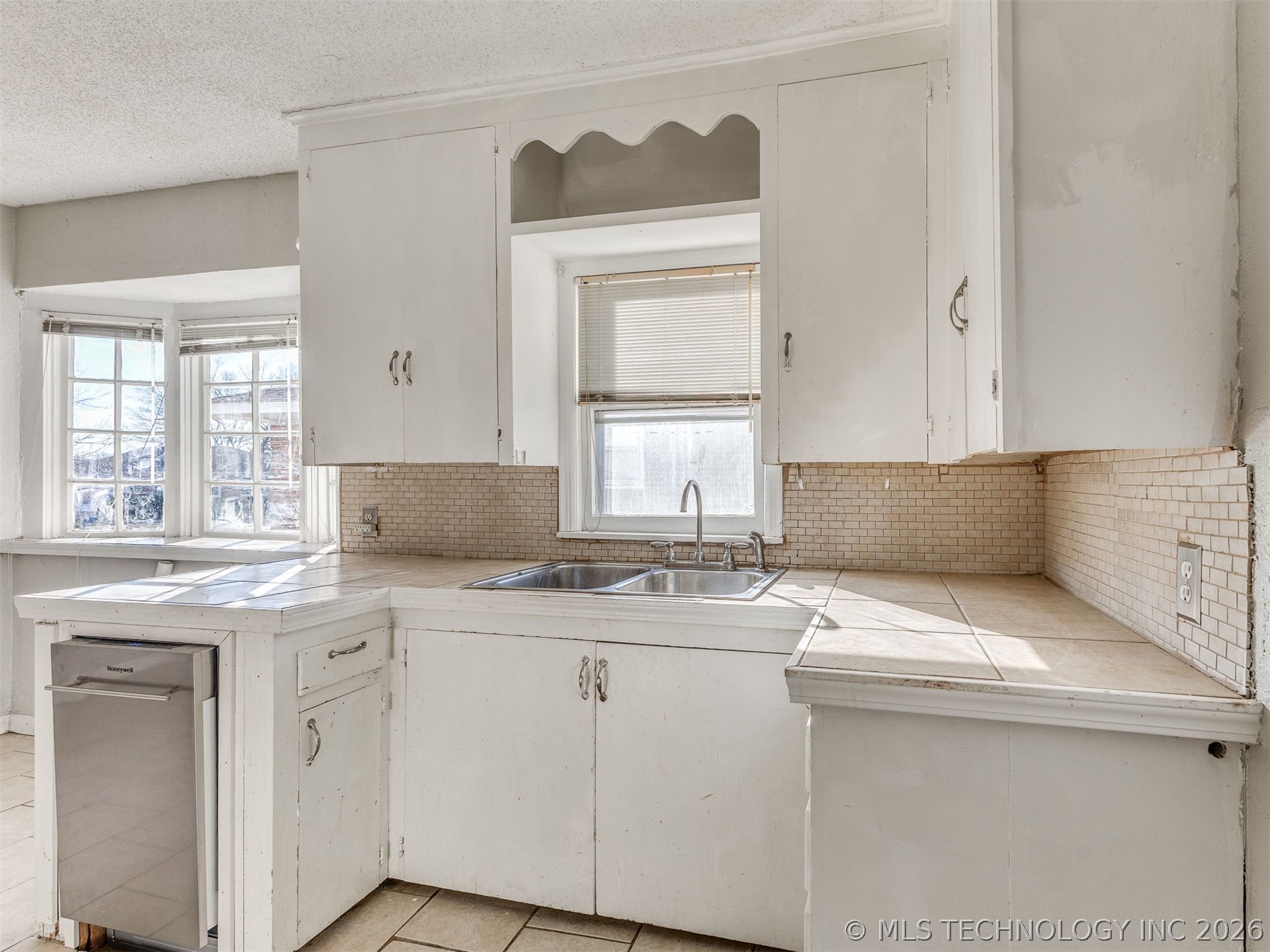 1127 E 26th Place N Property Photo 7