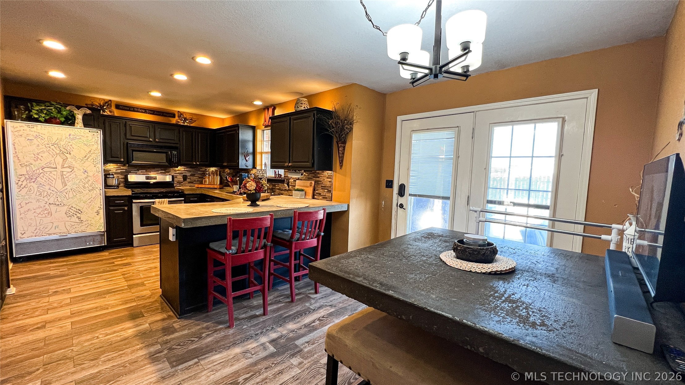 10710 S 83rd East Avenue Property Photo 3