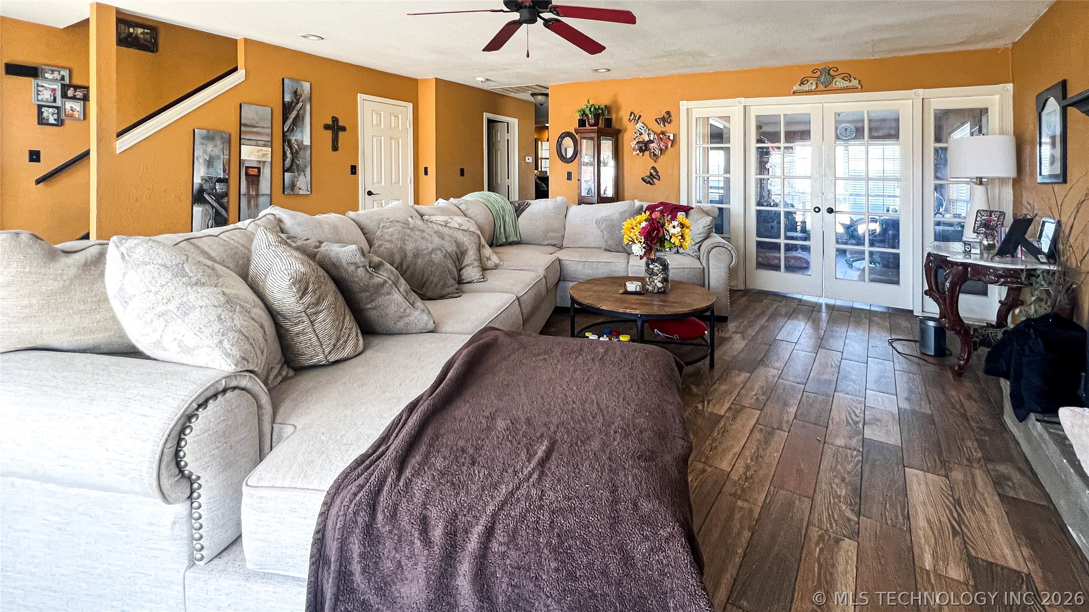 10710 S 83rd East Avenue Property Photo 6