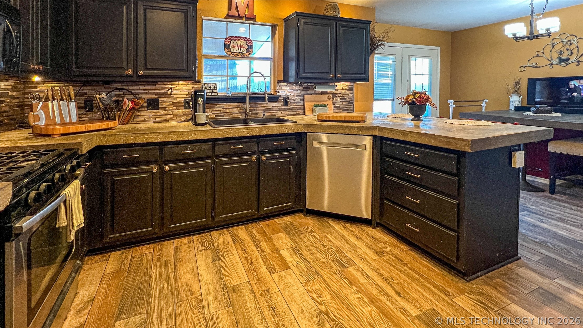 10710 S 83rd East Avenue Property Photo 11