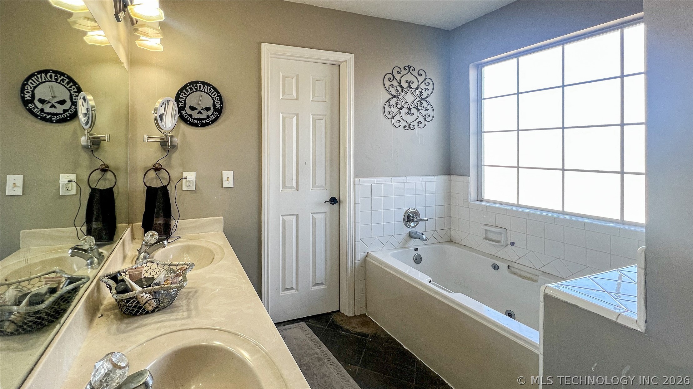 10710 S 83rd East Avenue Property Photo 22