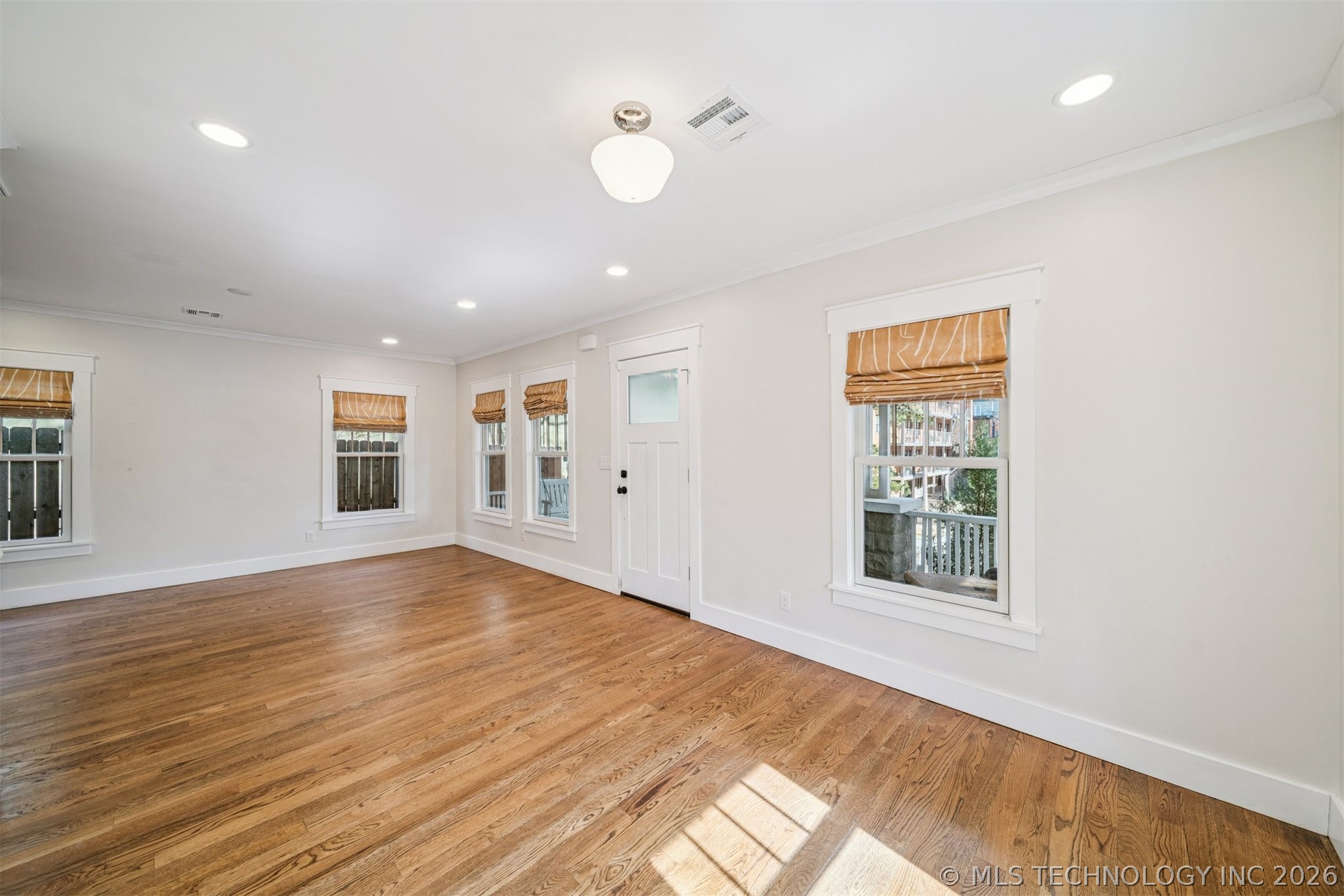 1410 S Saint Louis Avenue Property Photo 7