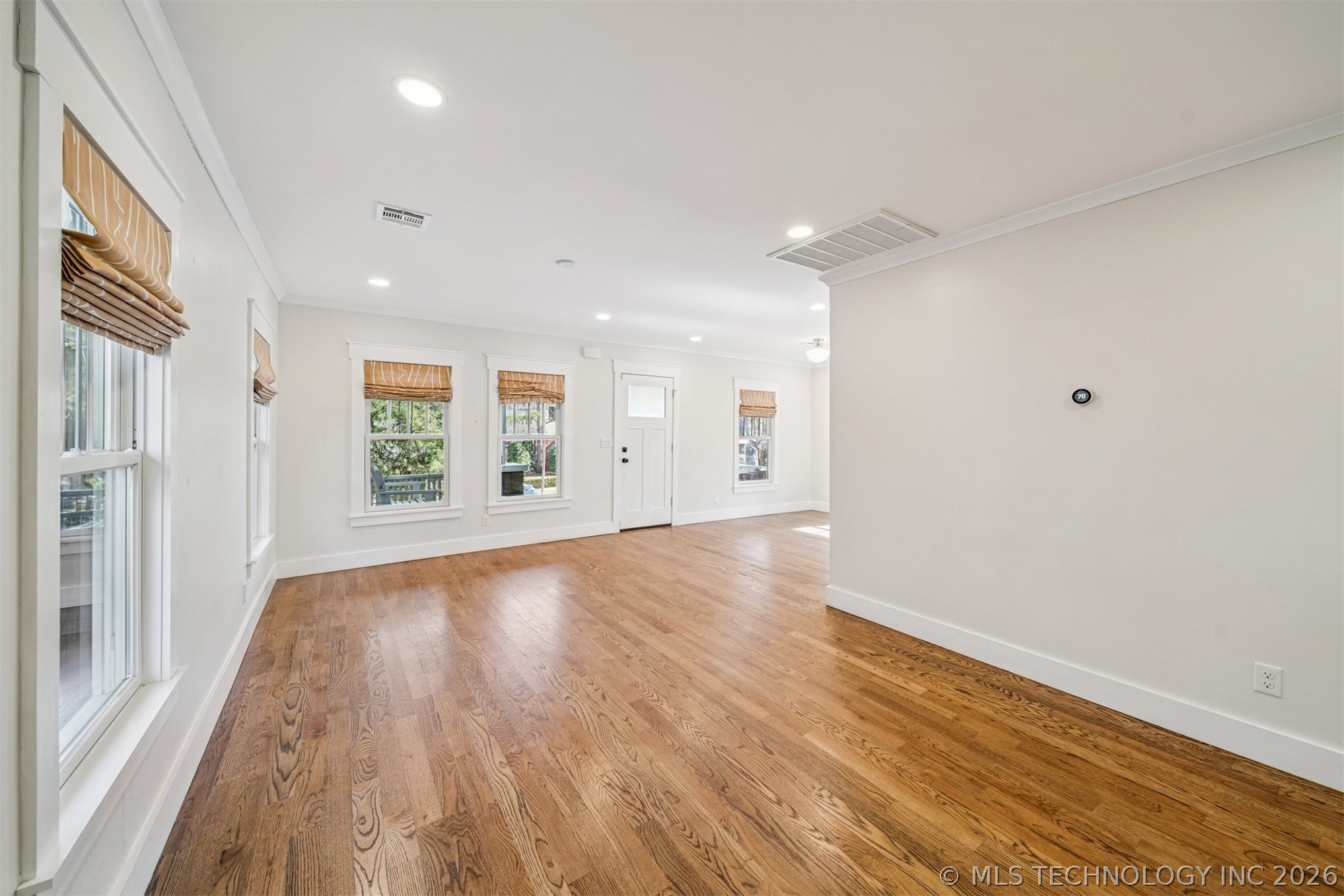 1410 S Saint Louis Avenue Property Photo 9