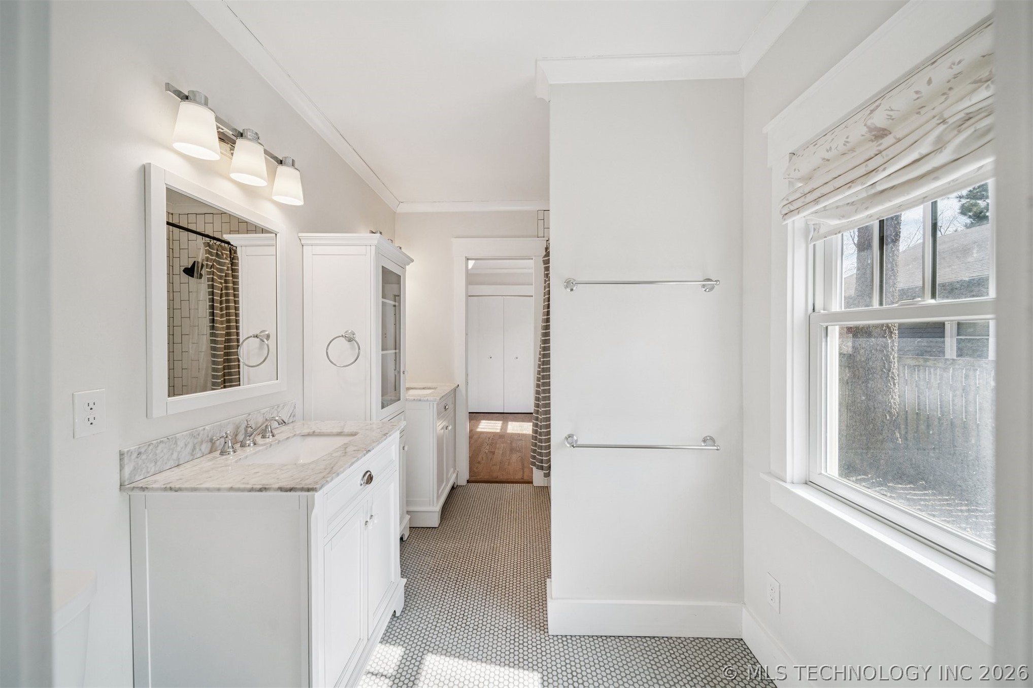 1410 S Saint Louis Avenue Property Photo 16