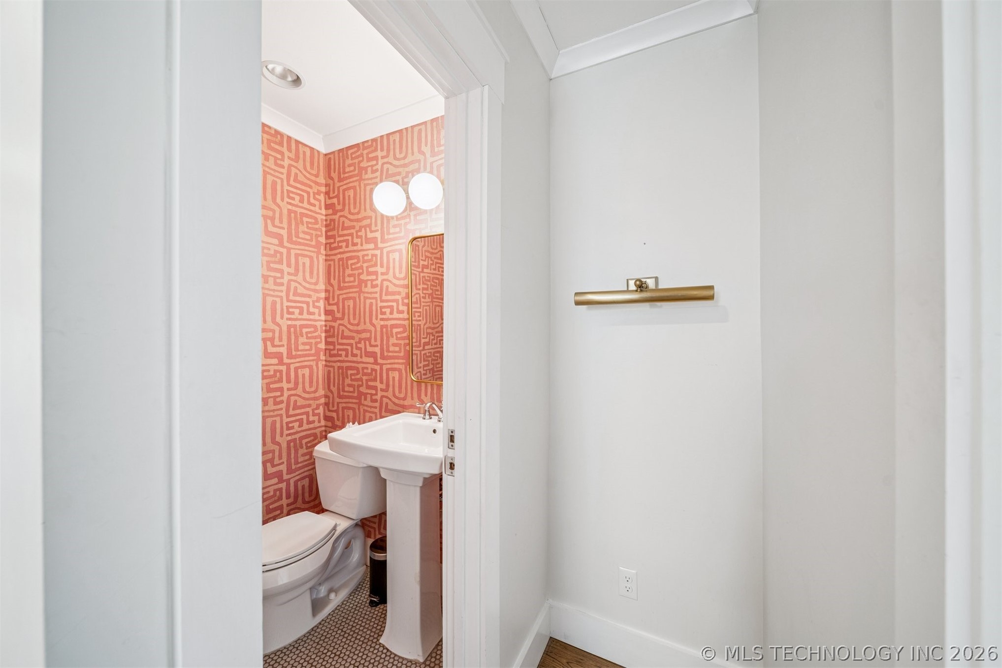 1410 S Saint Louis Avenue Property Photo 18