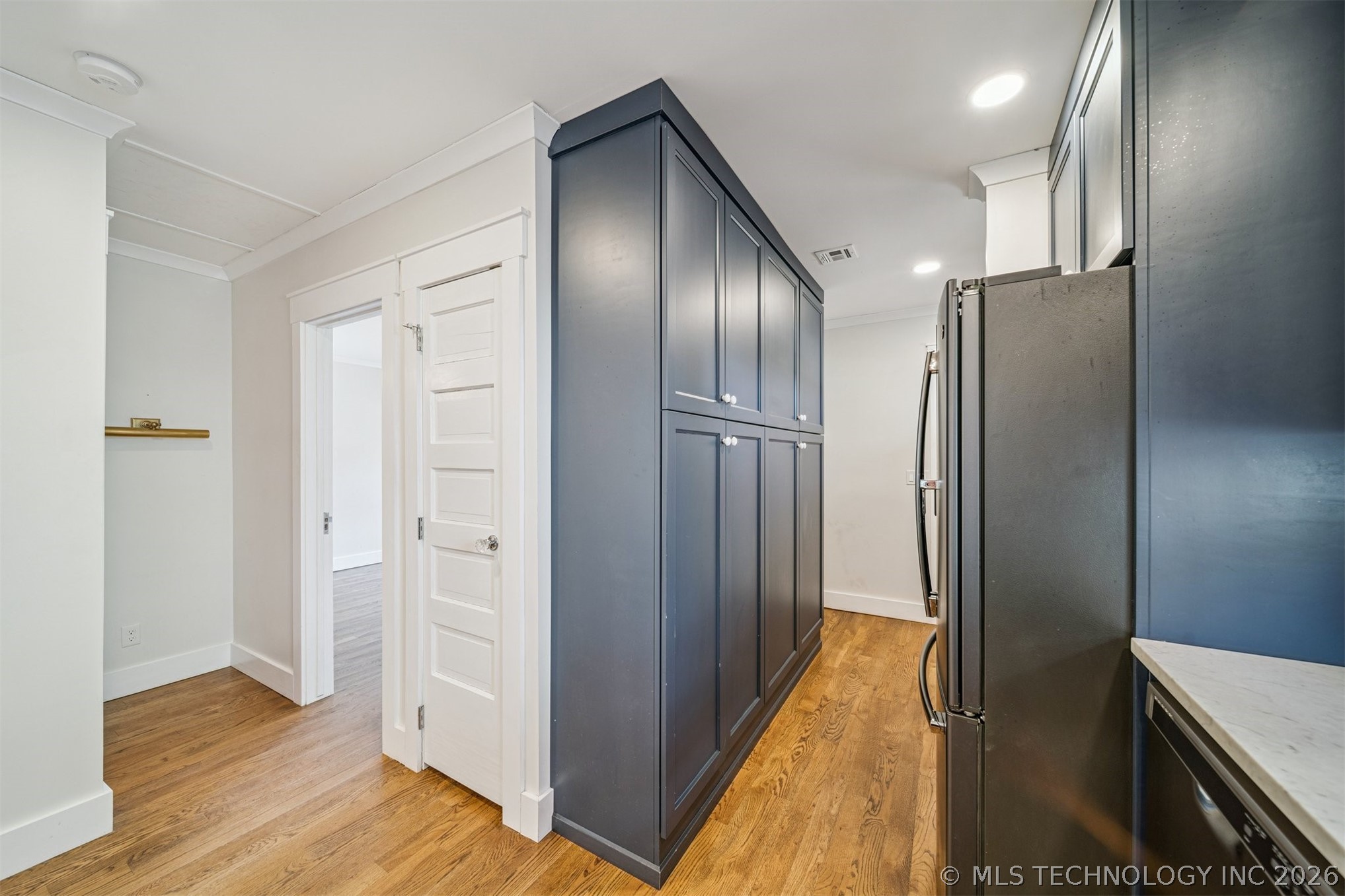1410 S Saint Louis Avenue Property Photo 20