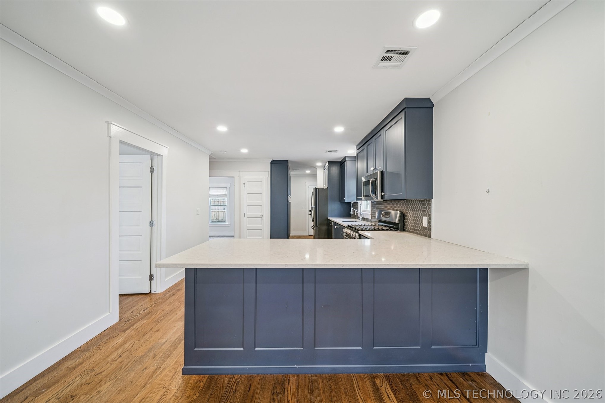 1410 S Saint Louis Avenue Property Photo 24