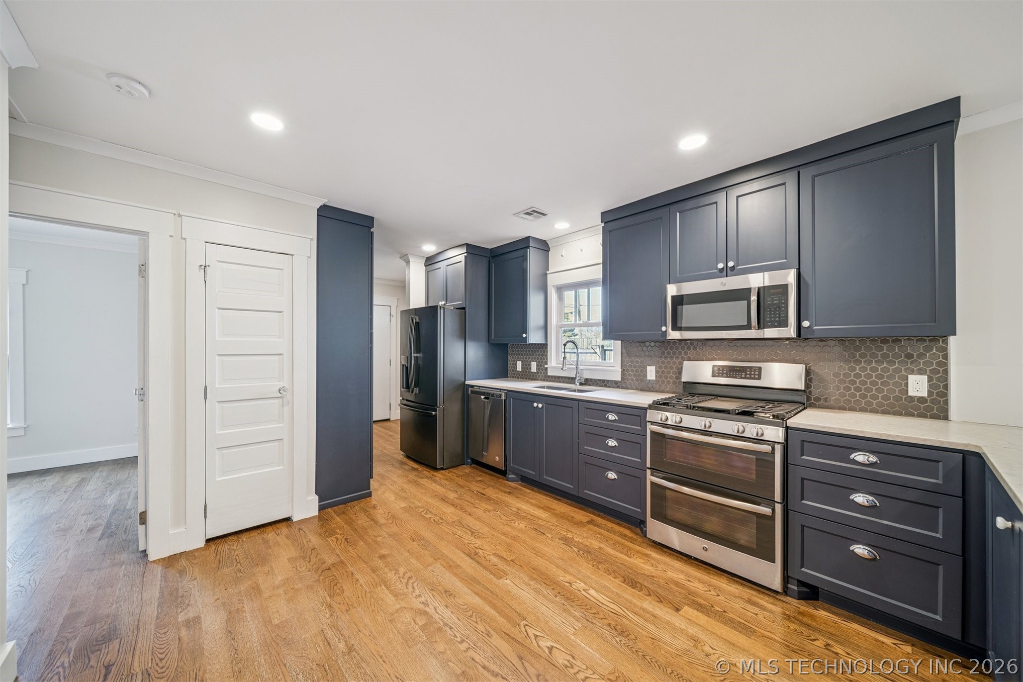 1410 S Saint Louis Avenue Property Photo 25