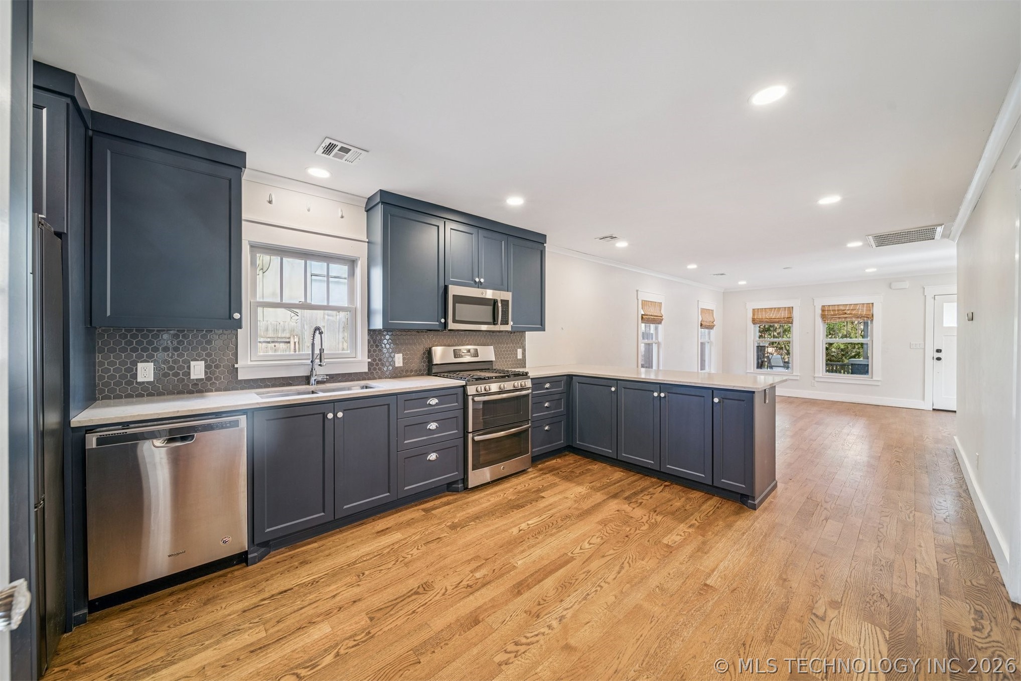 1410 S Saint Louis Avenue Property Photo 26