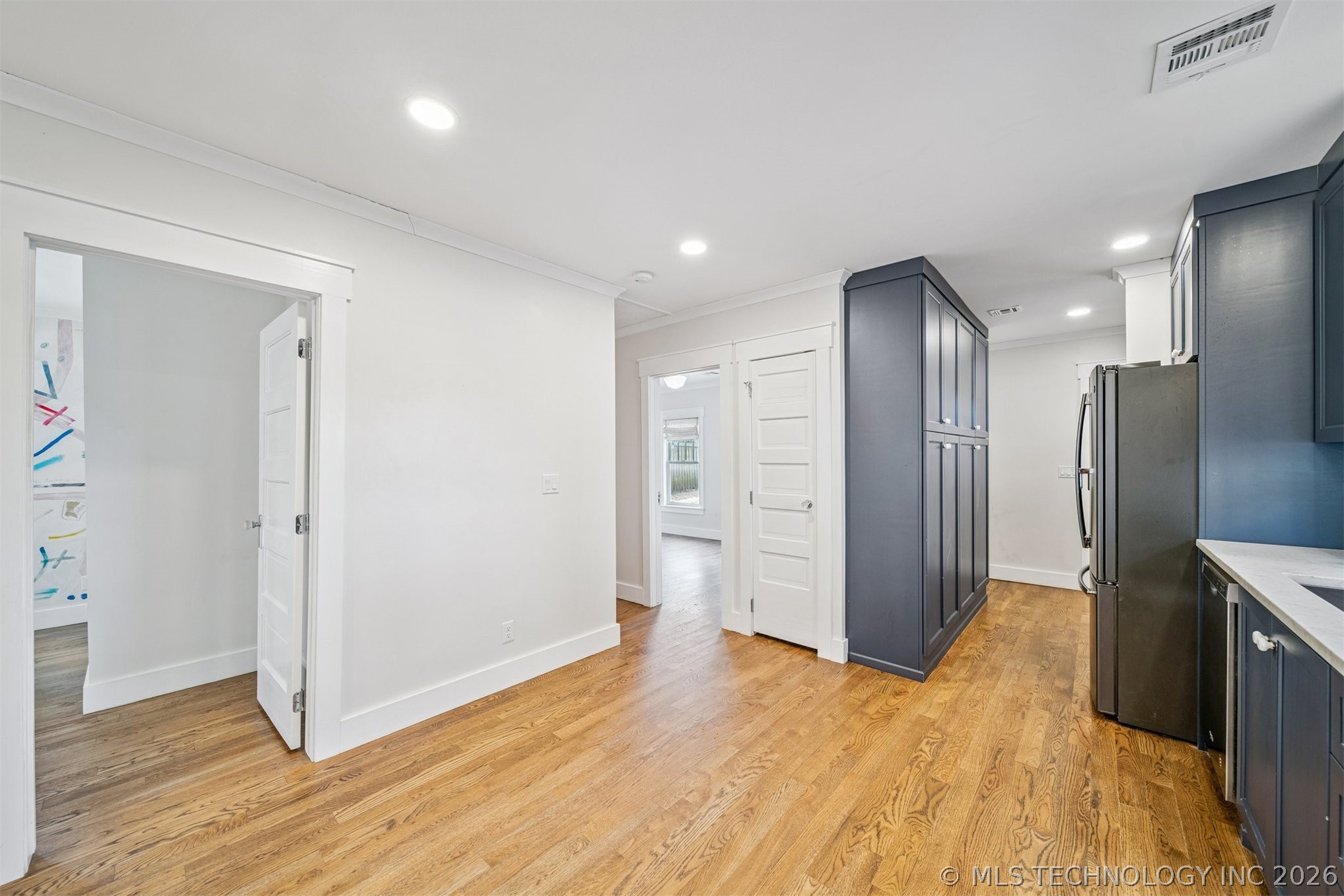 1410 S Saint Louis Avenue Property Photo 27