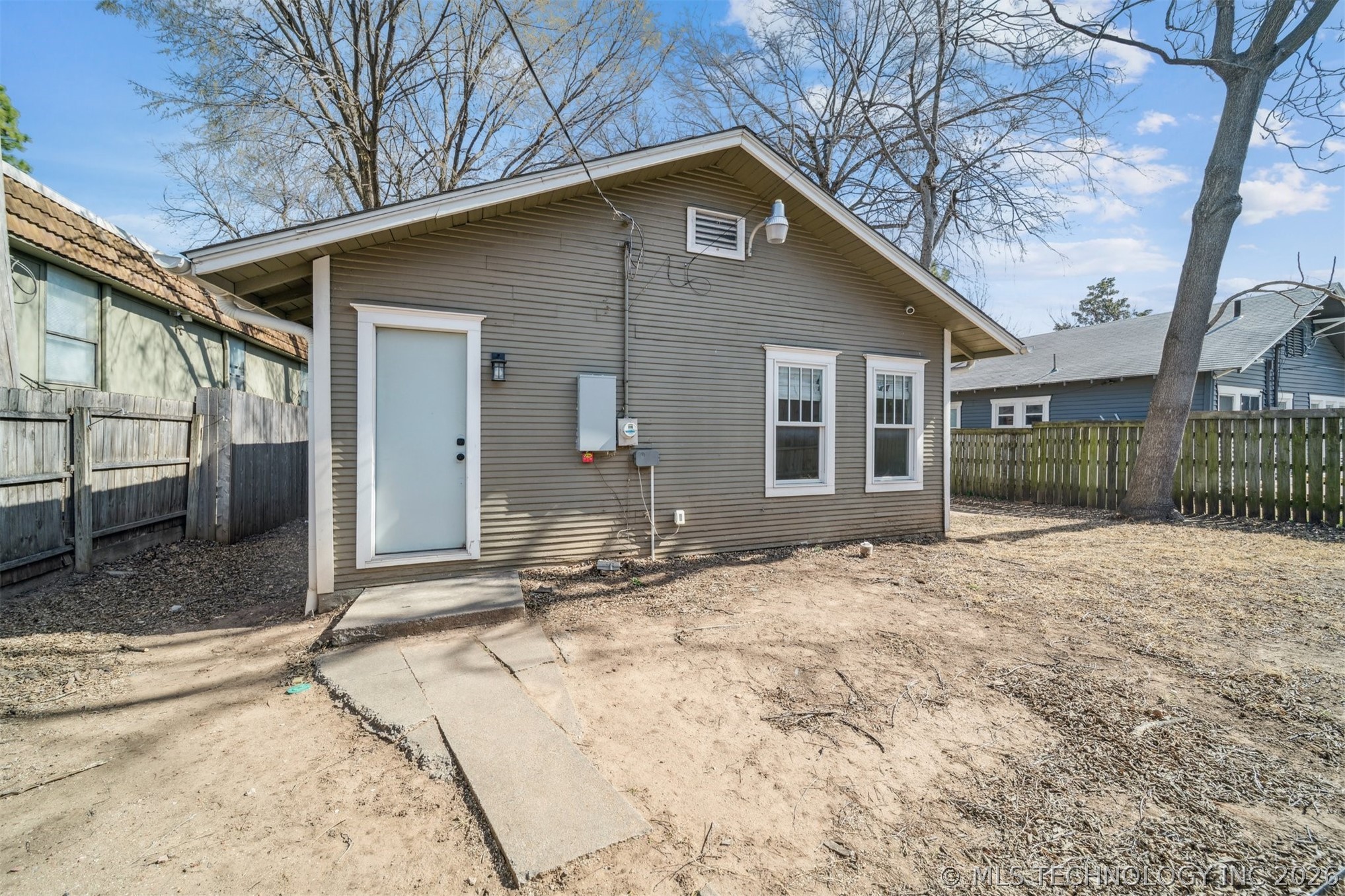 1410 S Saint Louis Avenue Property Photo 28