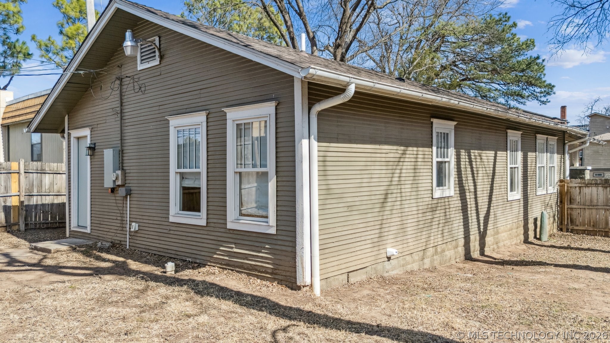 1410 S Saint Louis Avenue Property Photo 29