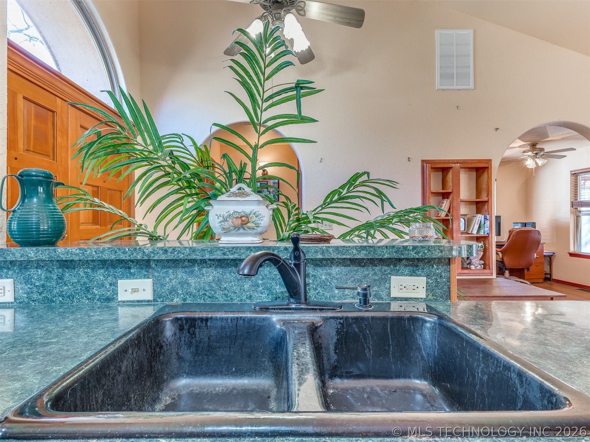 8714 Westway Road Property Photo 10