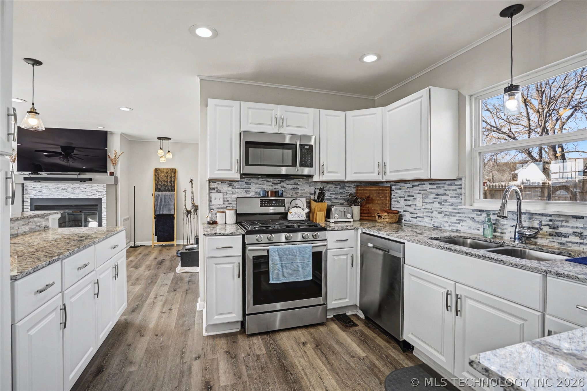 1107 W 4th Street Property Photo 13