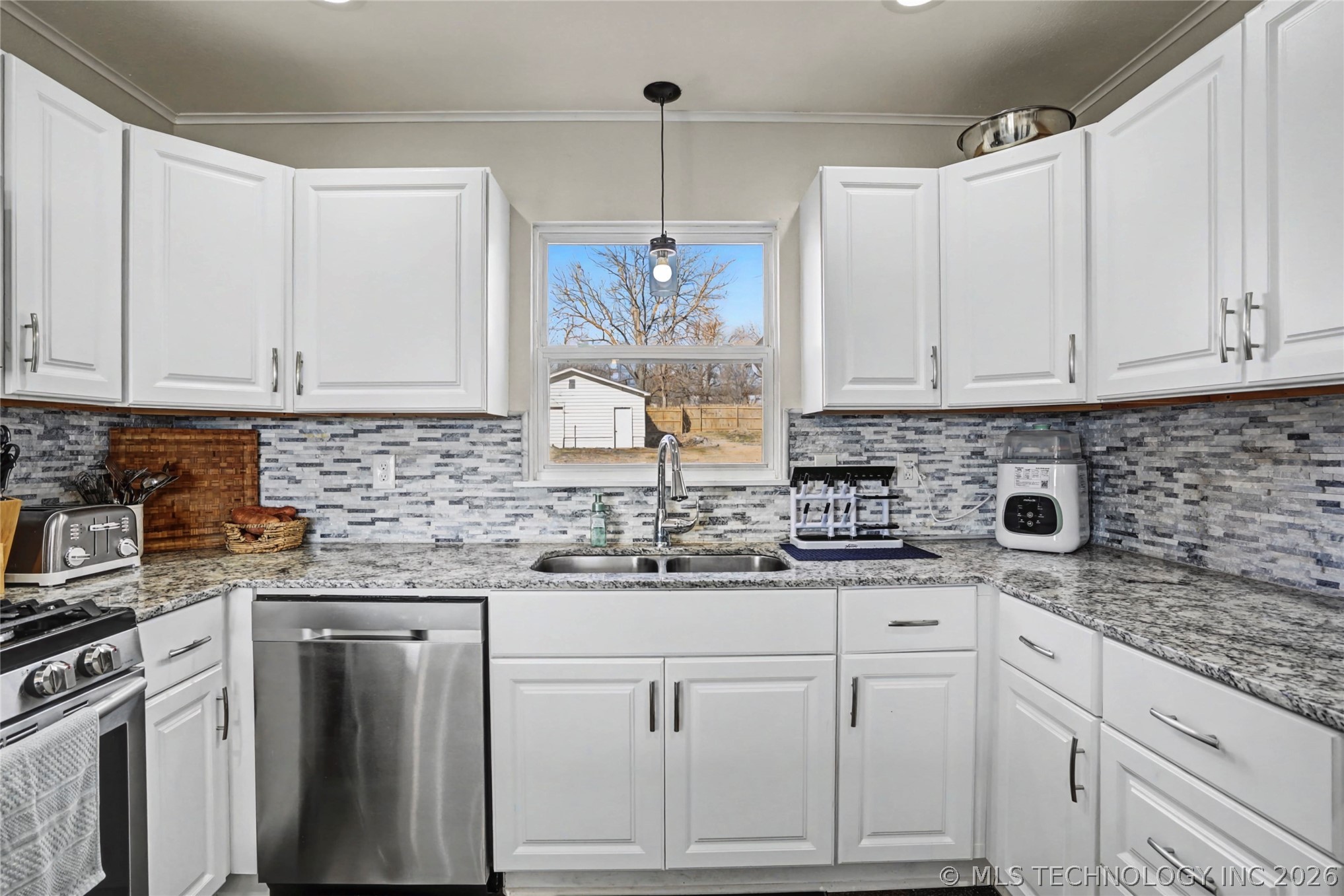 1107 W 4th Street Property Photo 14