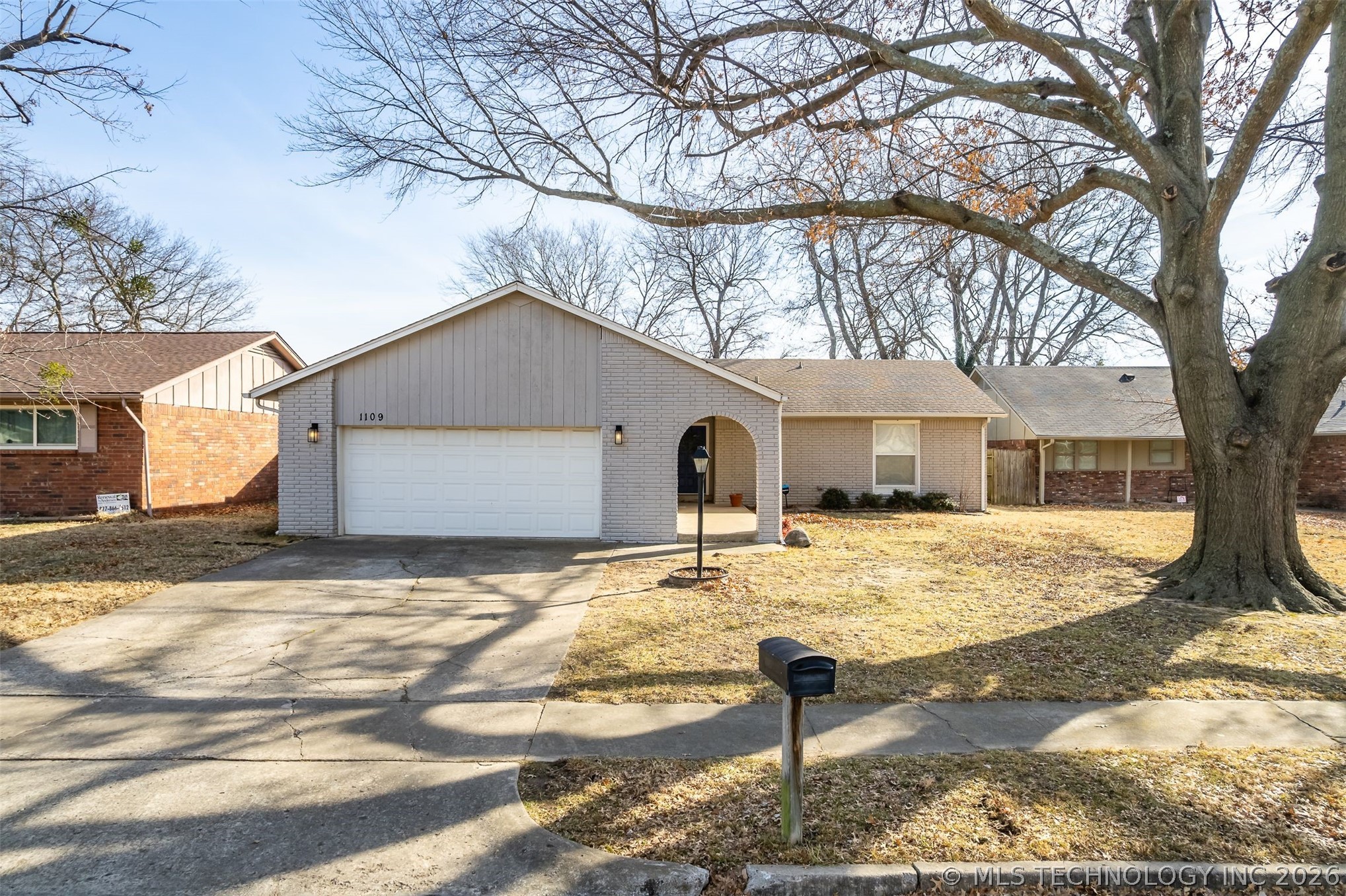 1109 N Hickory Court Property Photo 1