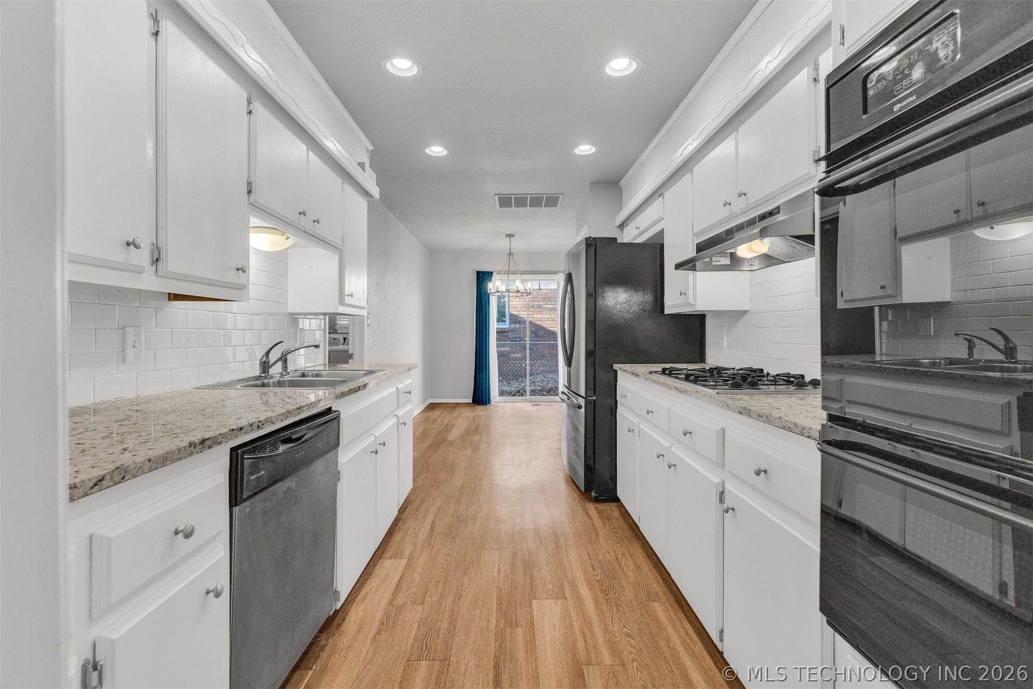 1109 N Hickory Court Property Photo 5