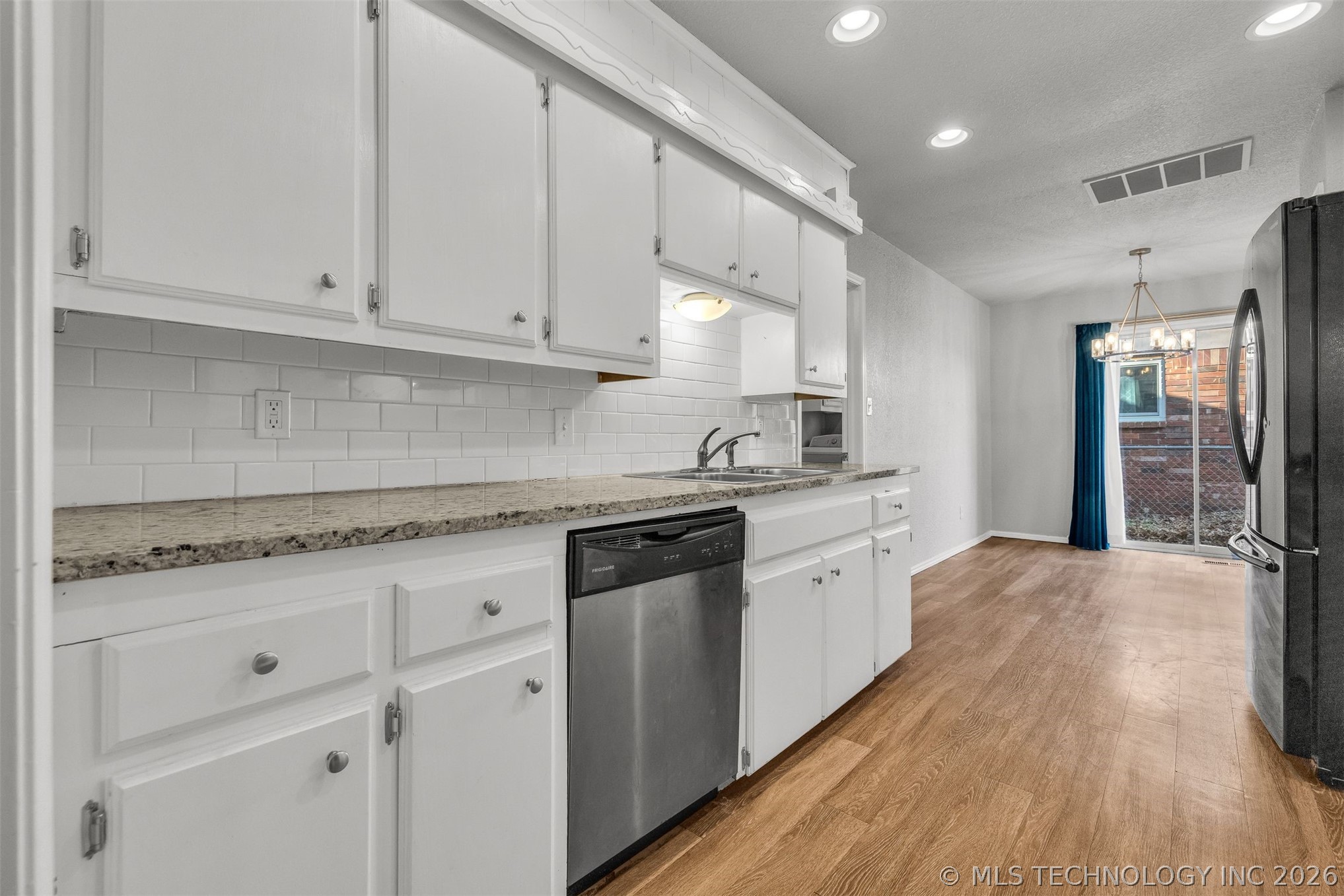 1109 N Hickory Court Property Photo 6