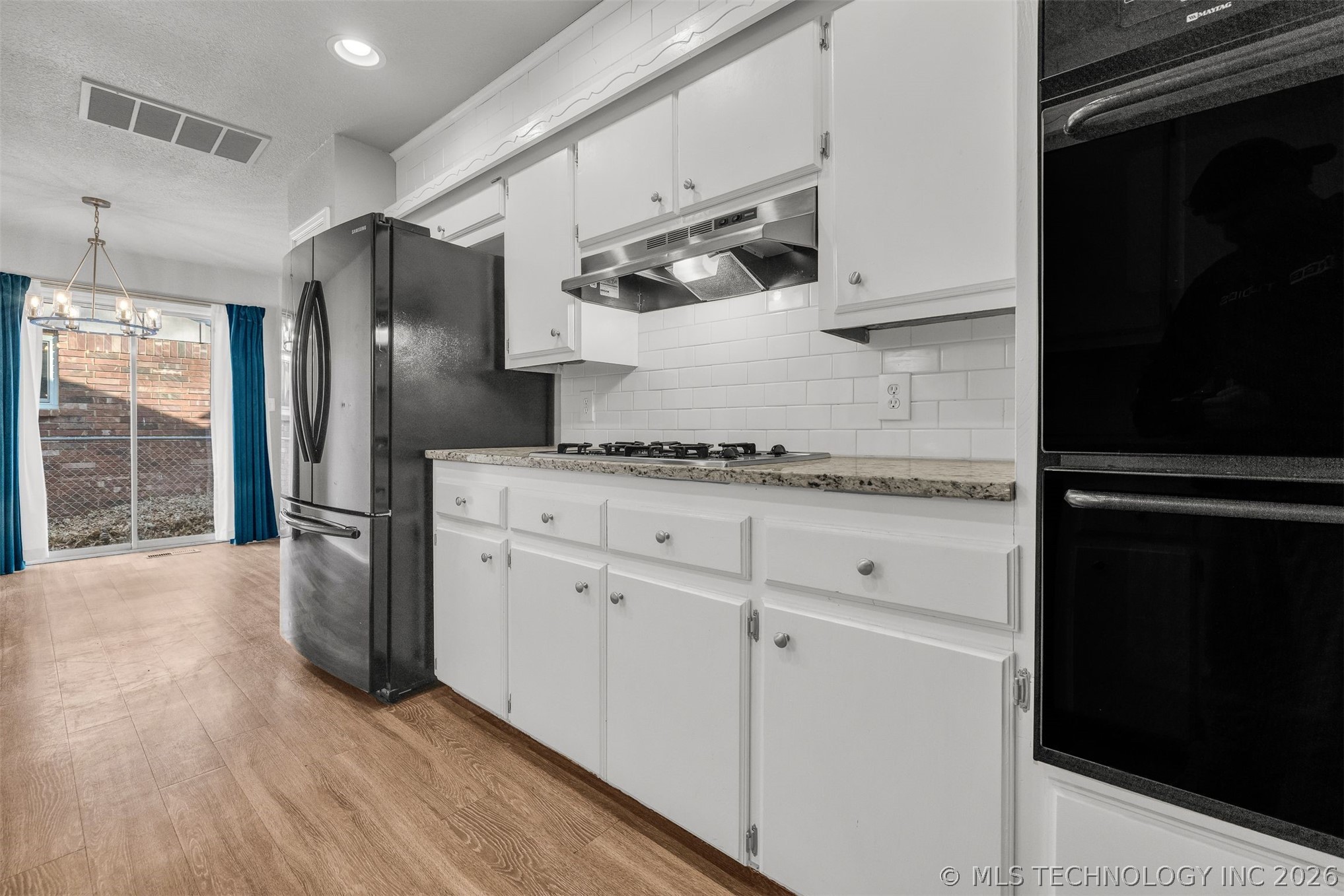 1109 N Hickory Court Property Photo 7