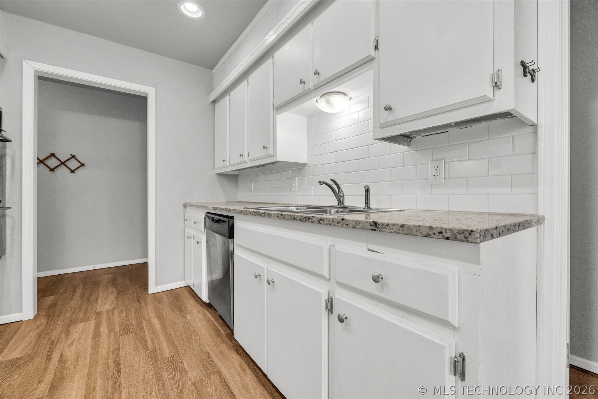 1109 N Hickory Court Property Photo 8