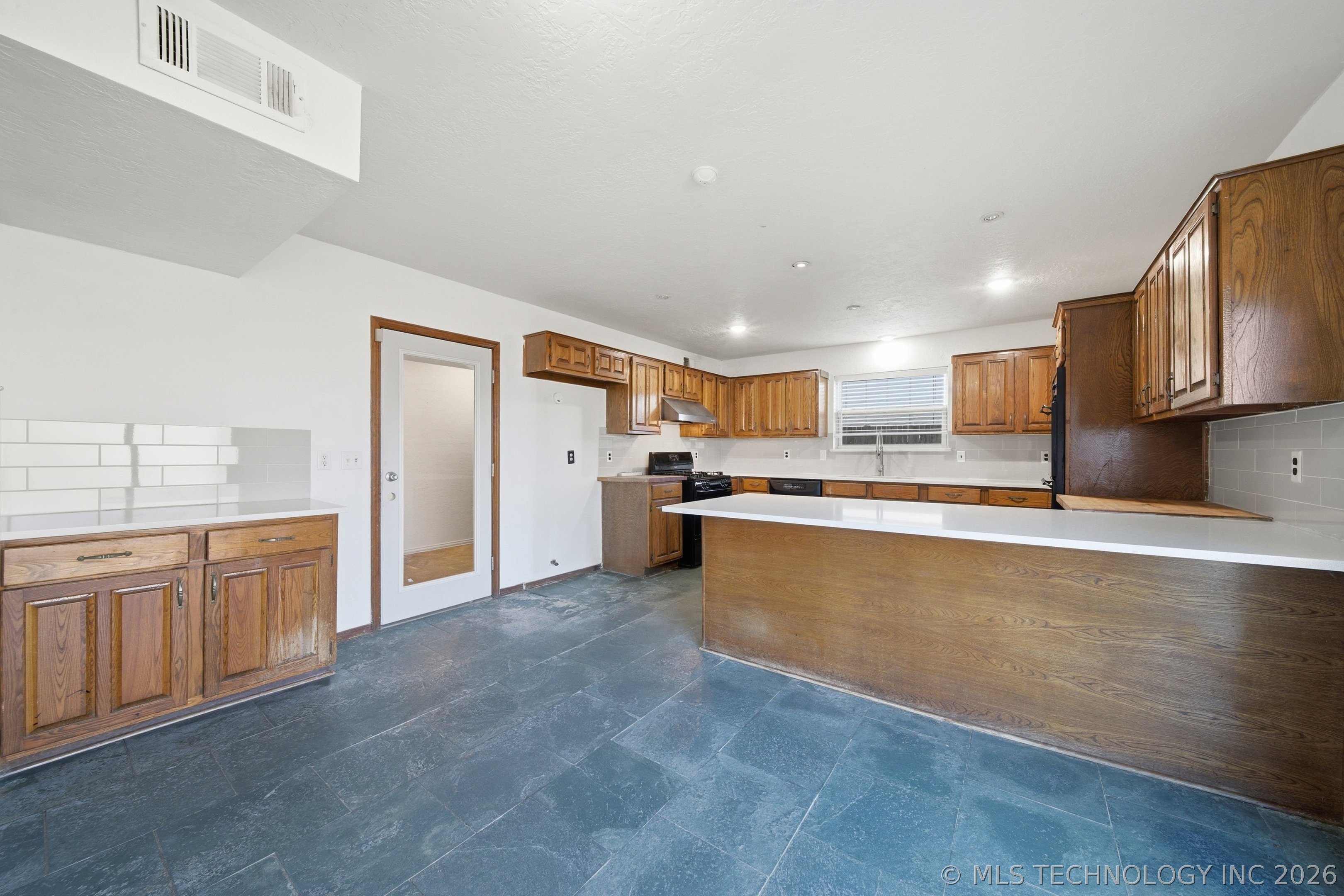 8601 E 78th Place Property Photo 13