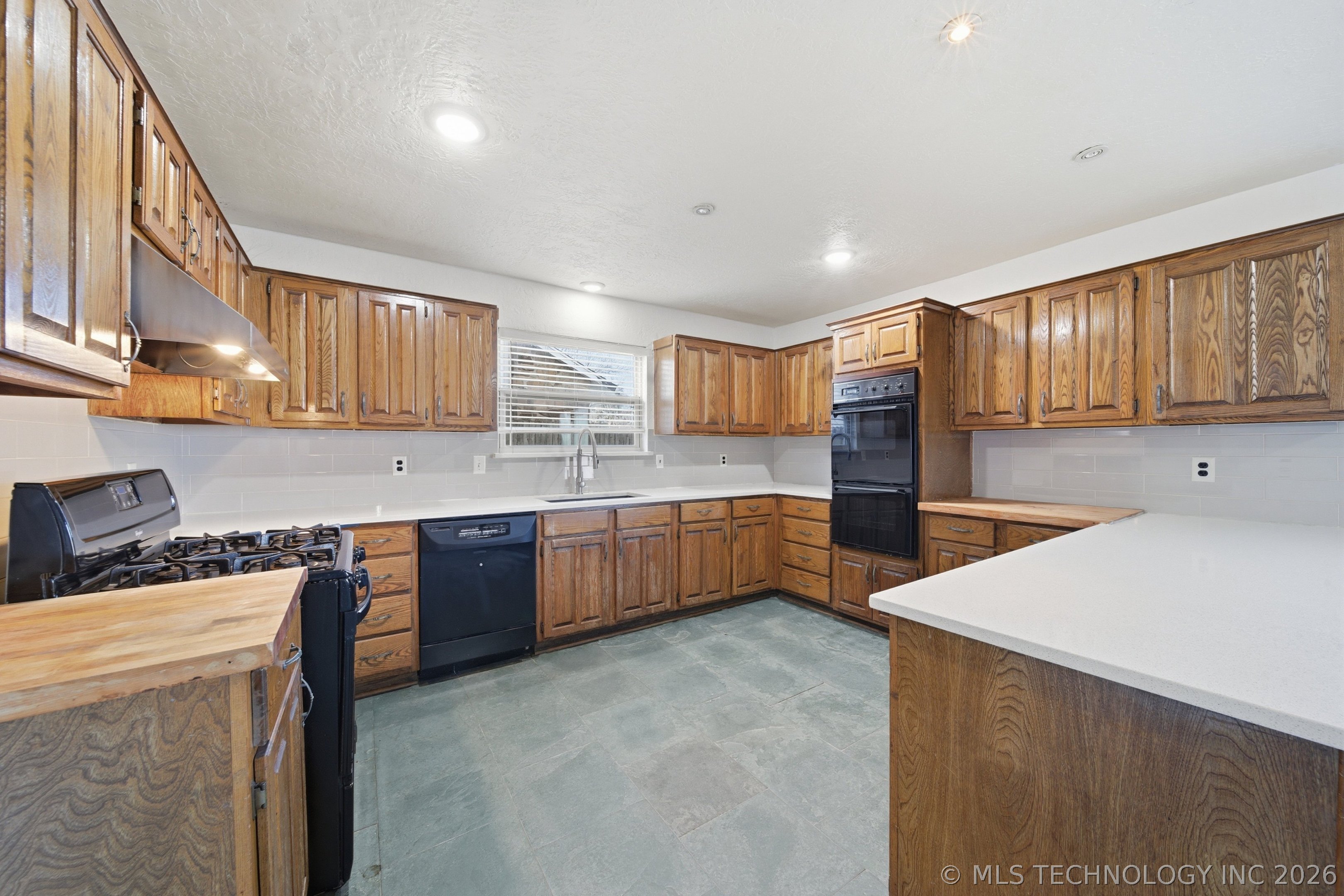 8601 E 78th Place Property Photo 15