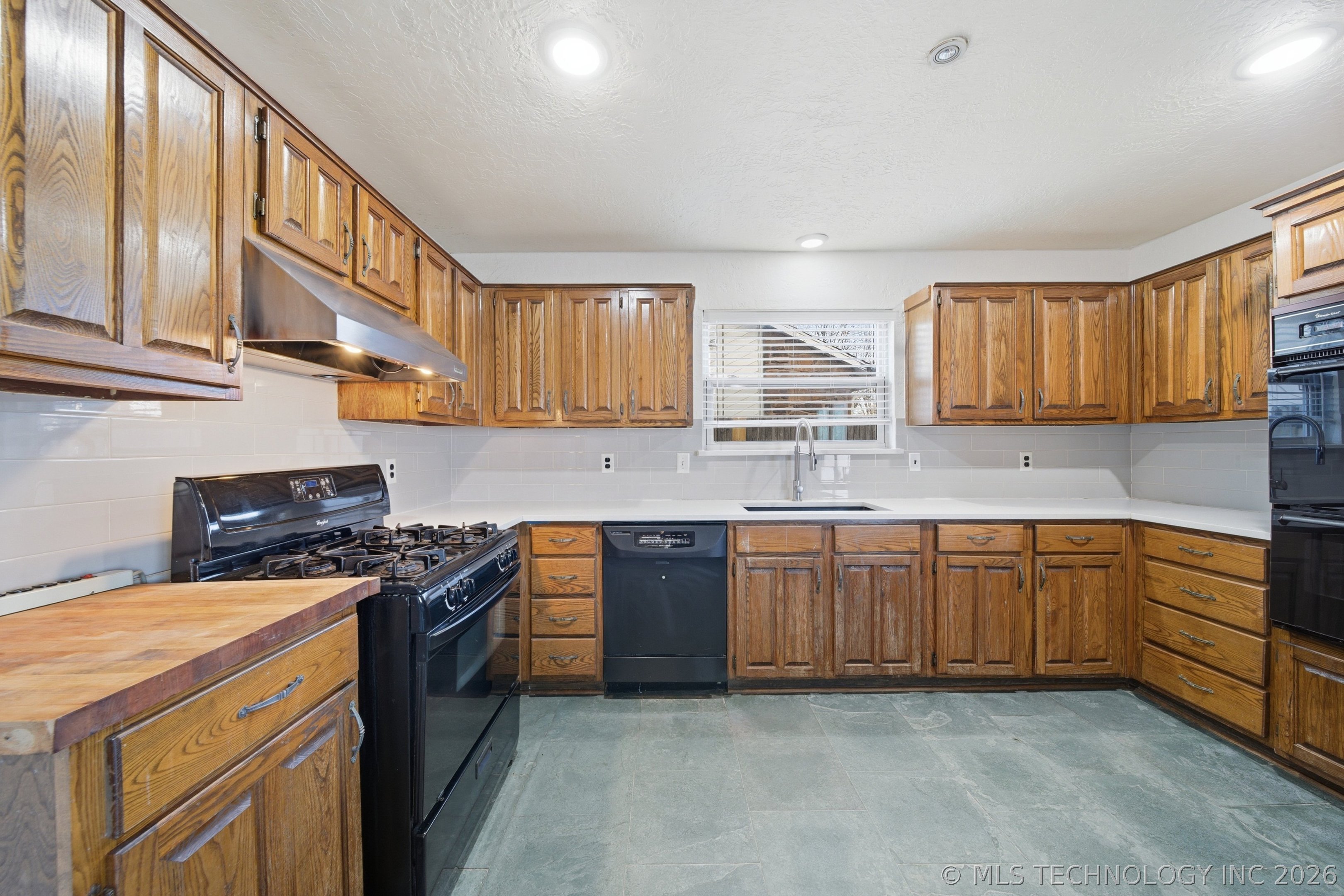 8601 E 78th Place Property Photo 16