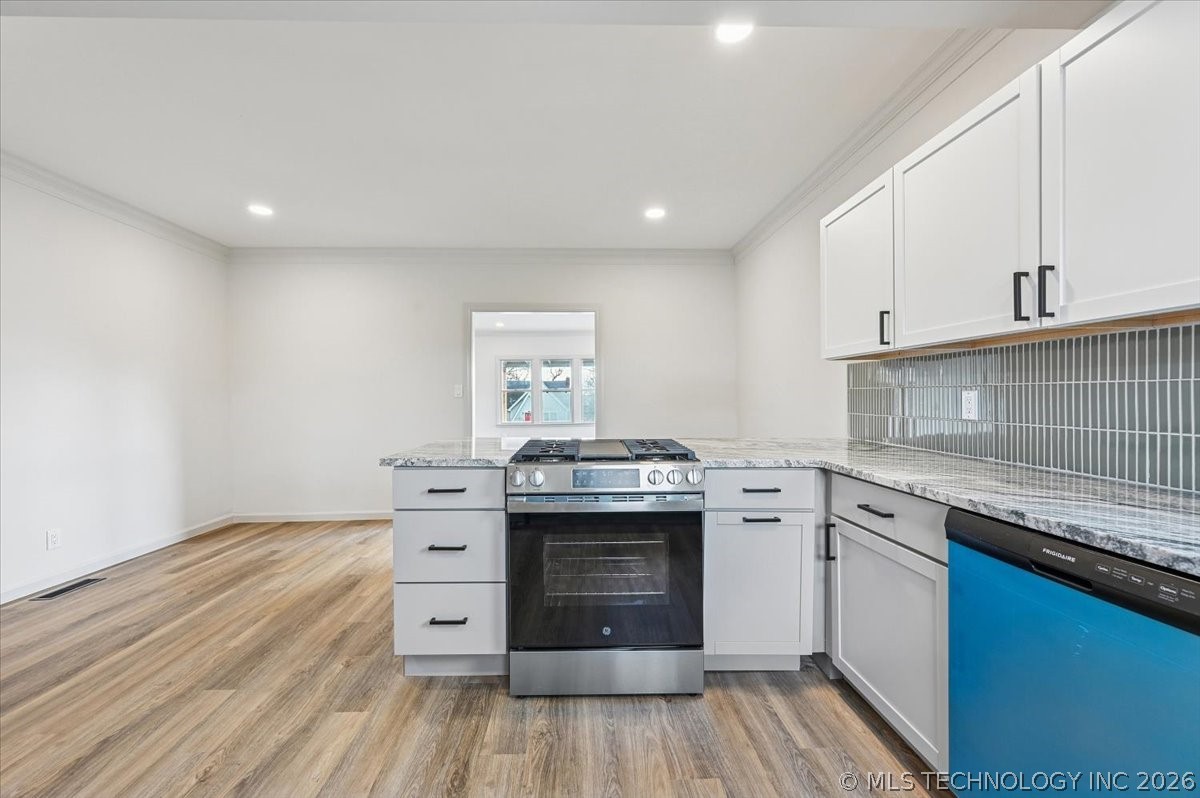 1941 W 41st Street Property Photo 9