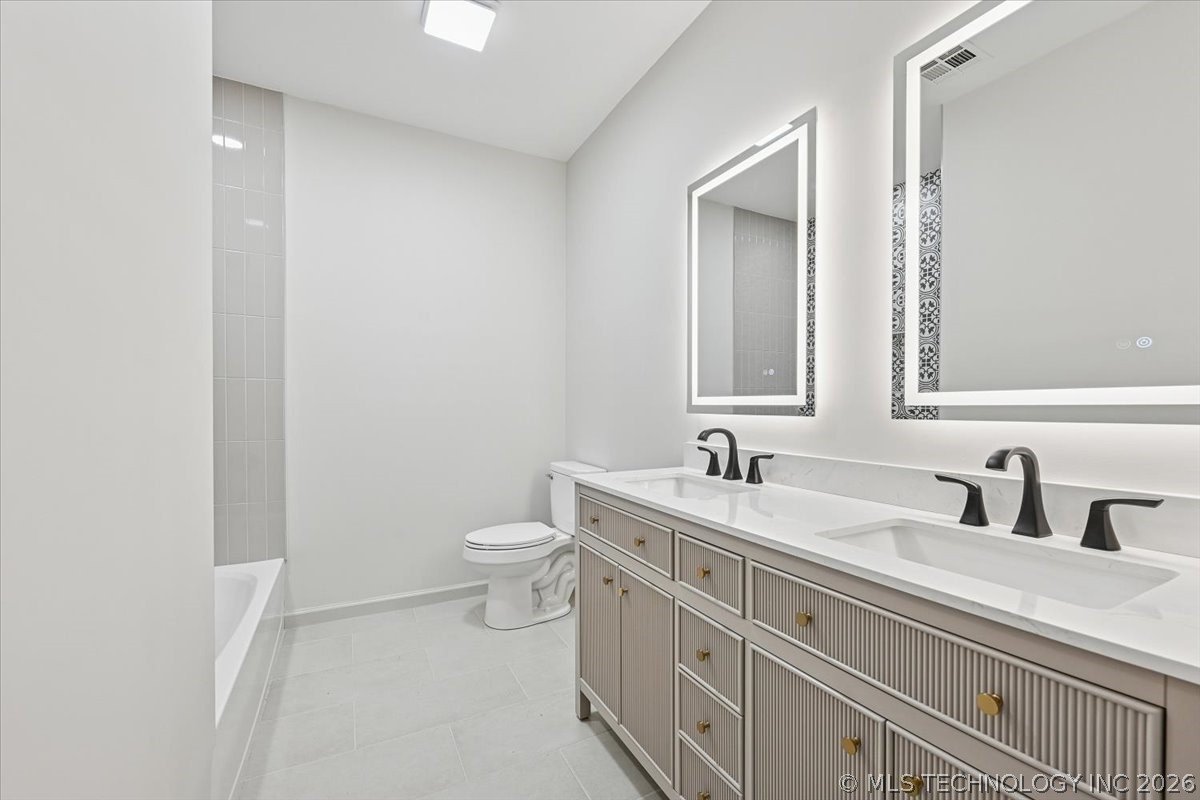 1941 W 41st Street Property Photo 18