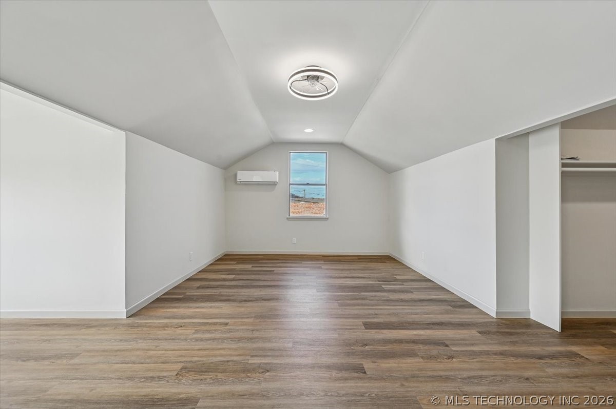 1941 W 41st Street Property Photo 24