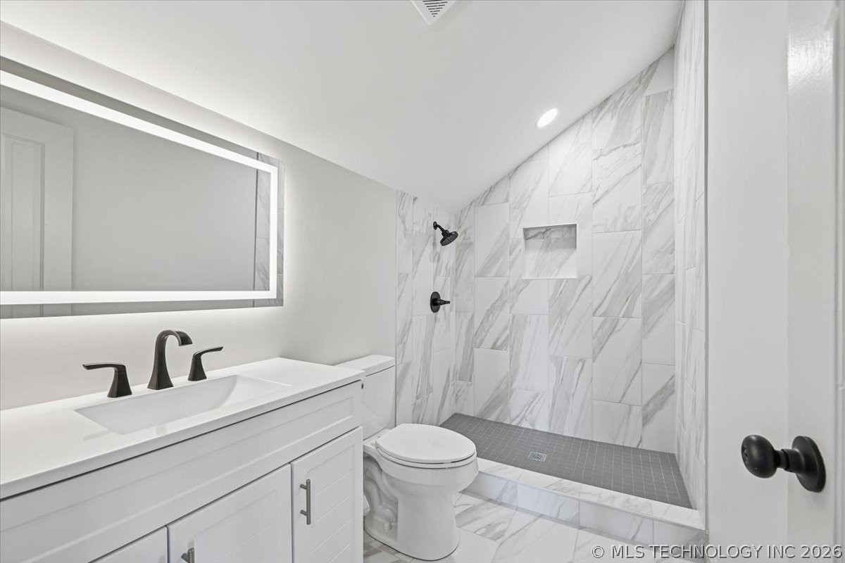 1941 W 41st Street Property Photo 28