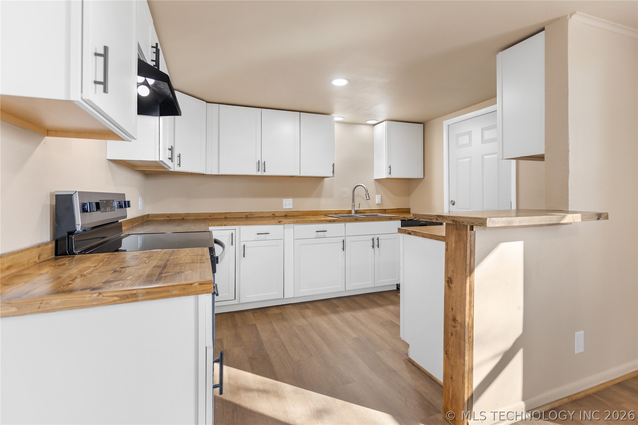 1408 E 1st Street Property Photo 3