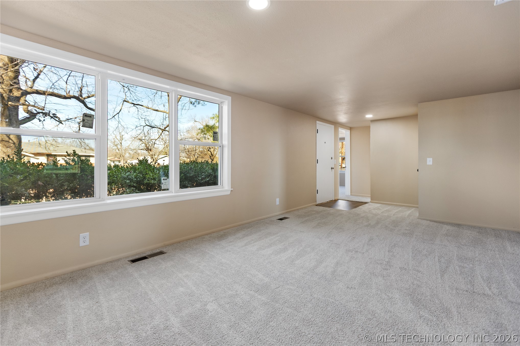 1408 E 1st Street Property Photo 4