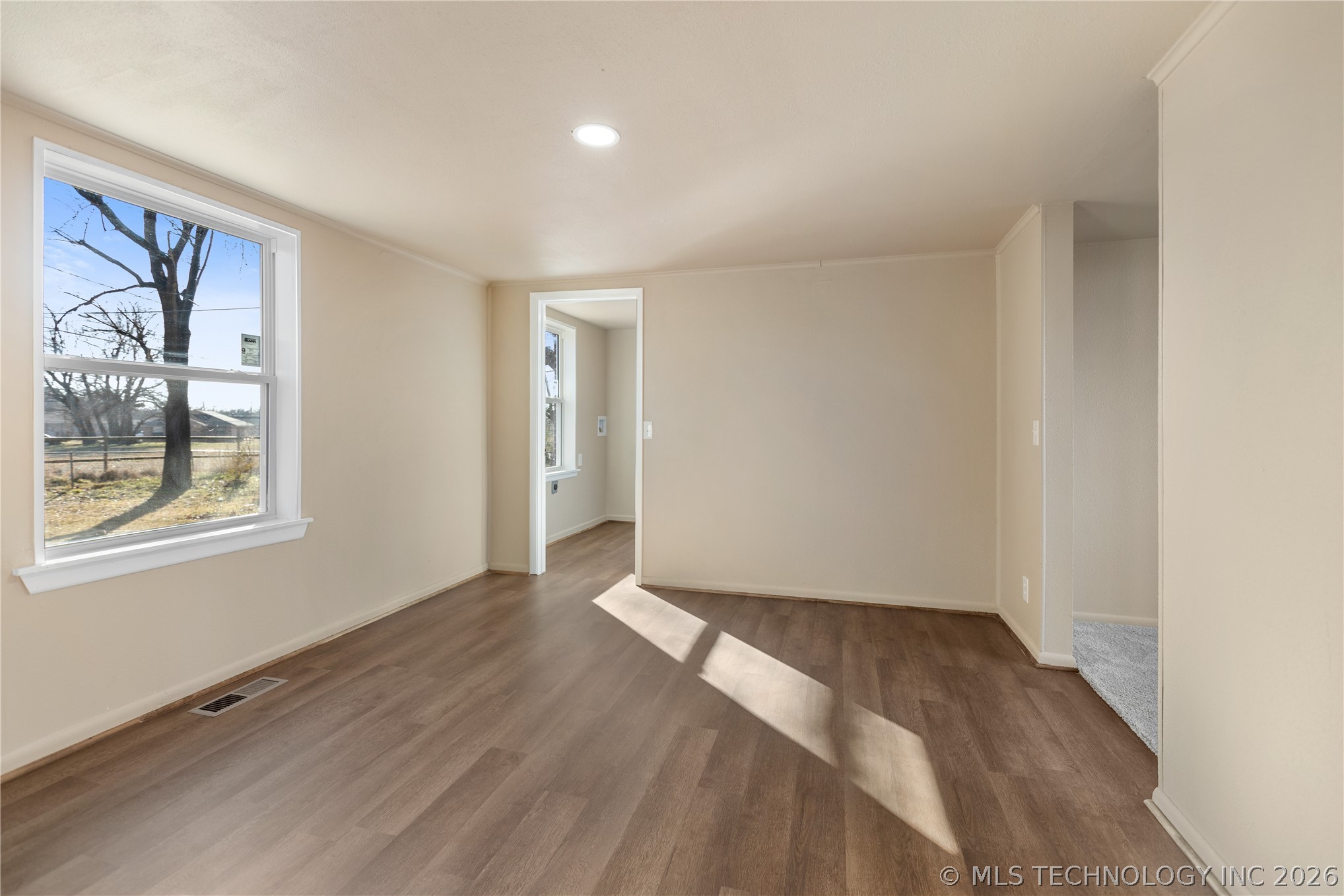 1408 E 1st Street Property Photo 7