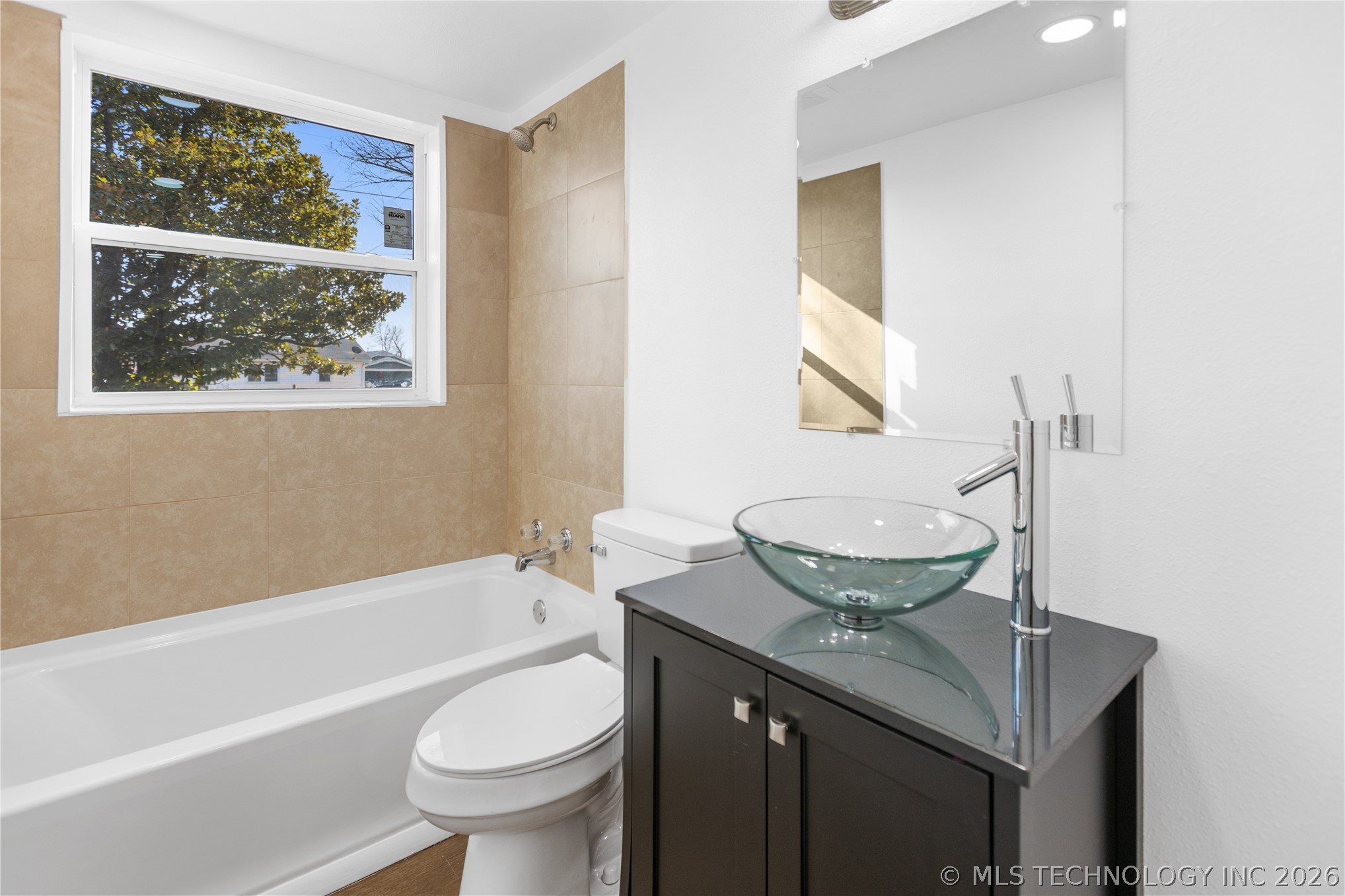 1408 E 1st Street Property Photo 8