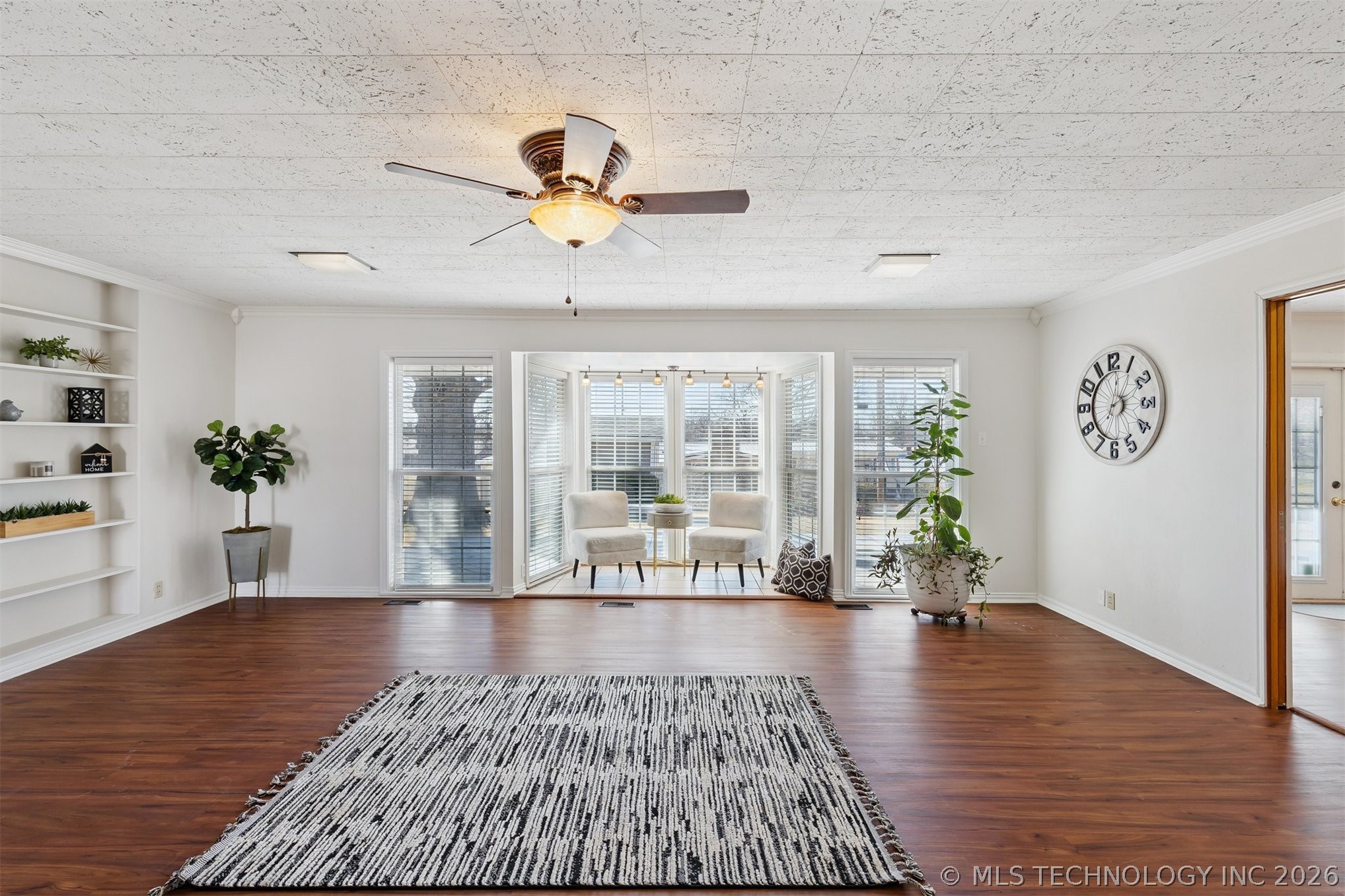 1107 E 8th Street Property Photo 2