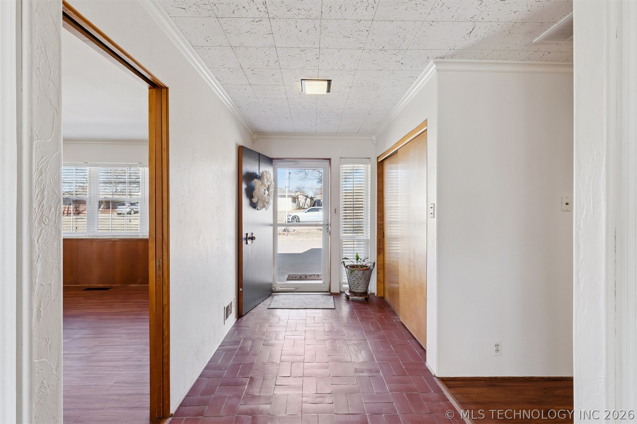 1107 E 8th Street Property Photo 6