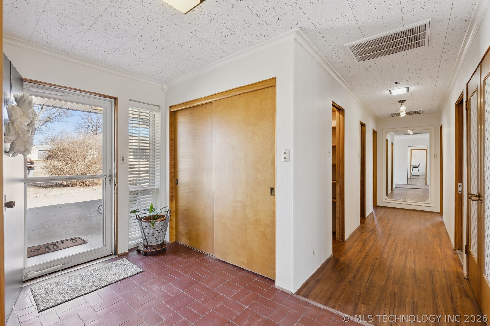 1107 E 8th Street Property Photo 7