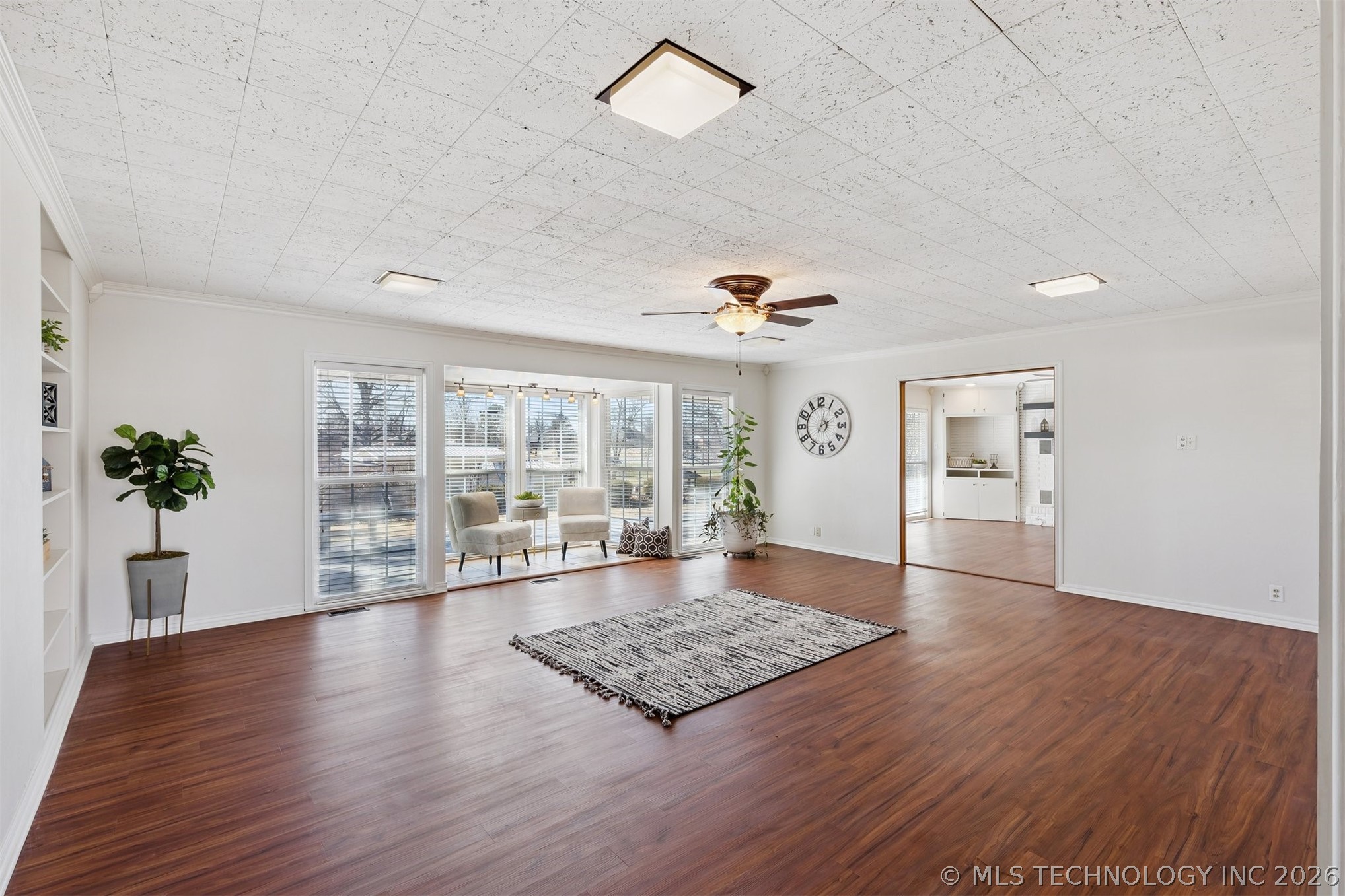 1107 E 8th Street Property Photo 8