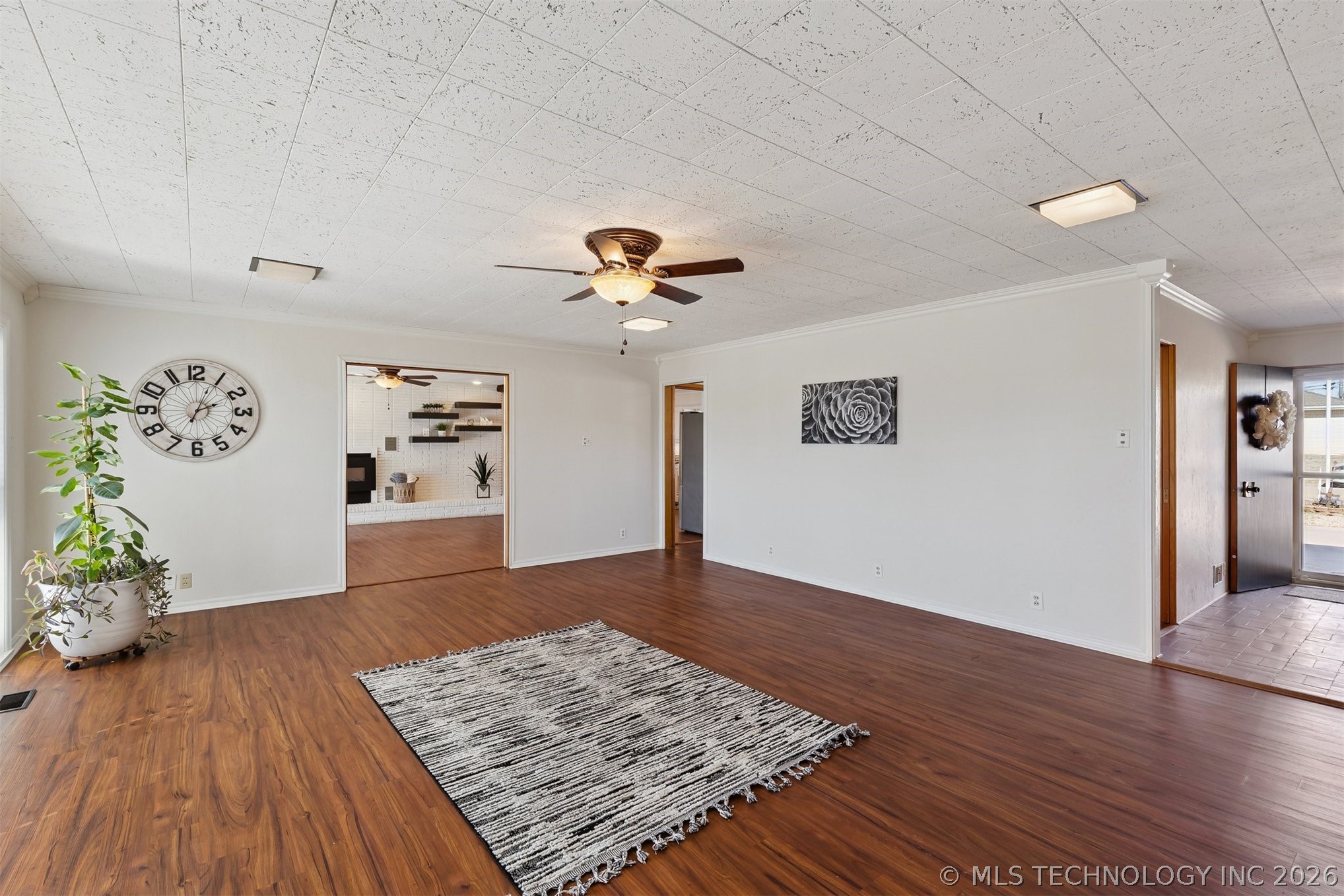 1107 E 8th Street Property Photo 9