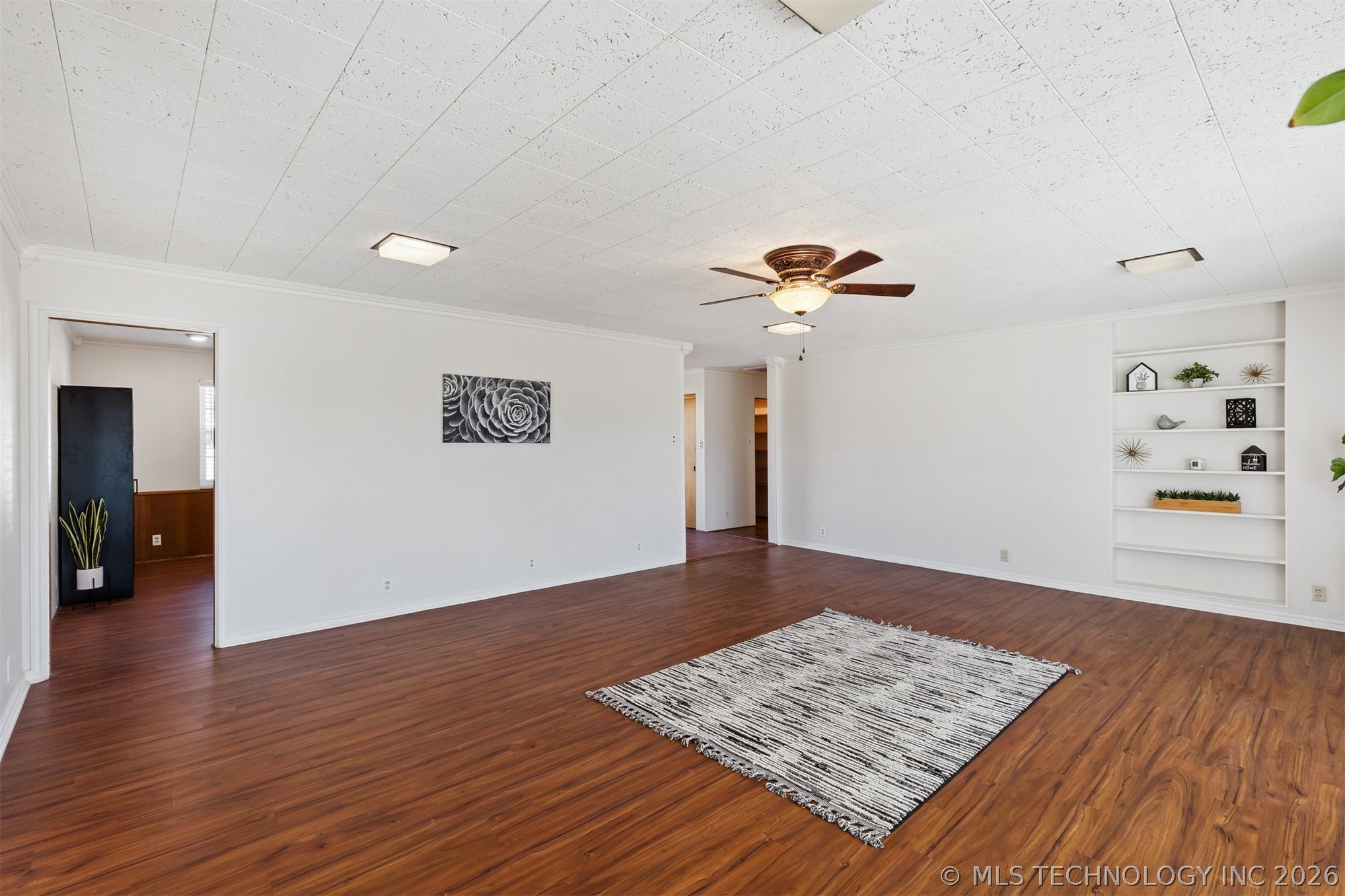 1107 E 8th Street Property Photo 10