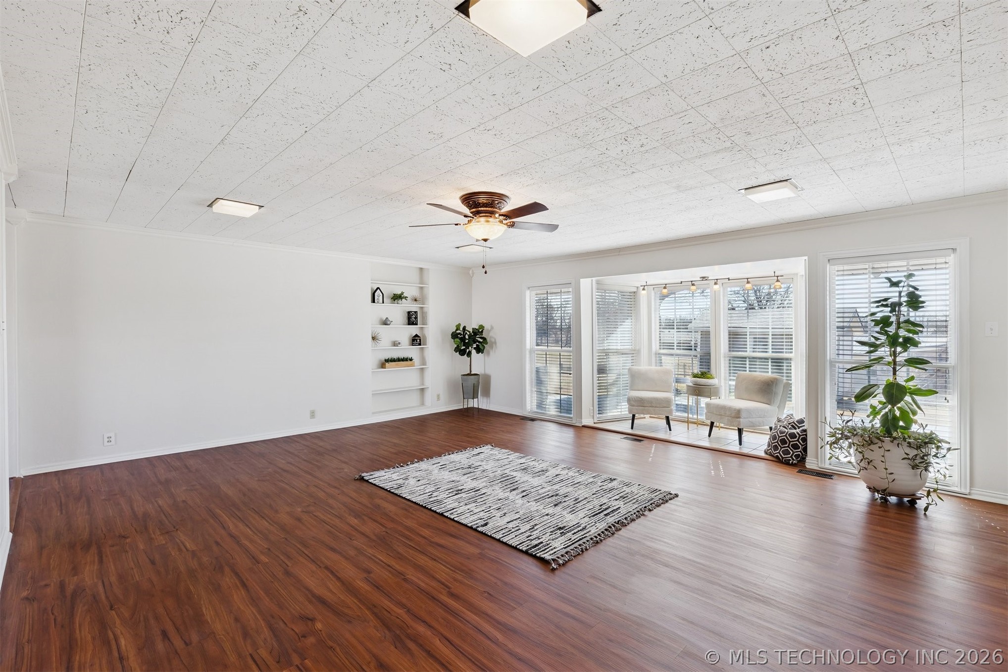 1107 E 8th Street Property Photo 11