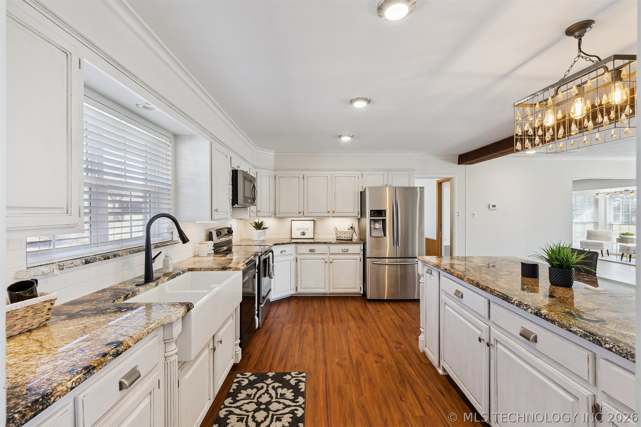 1107 E 8th Street Property Photo 18