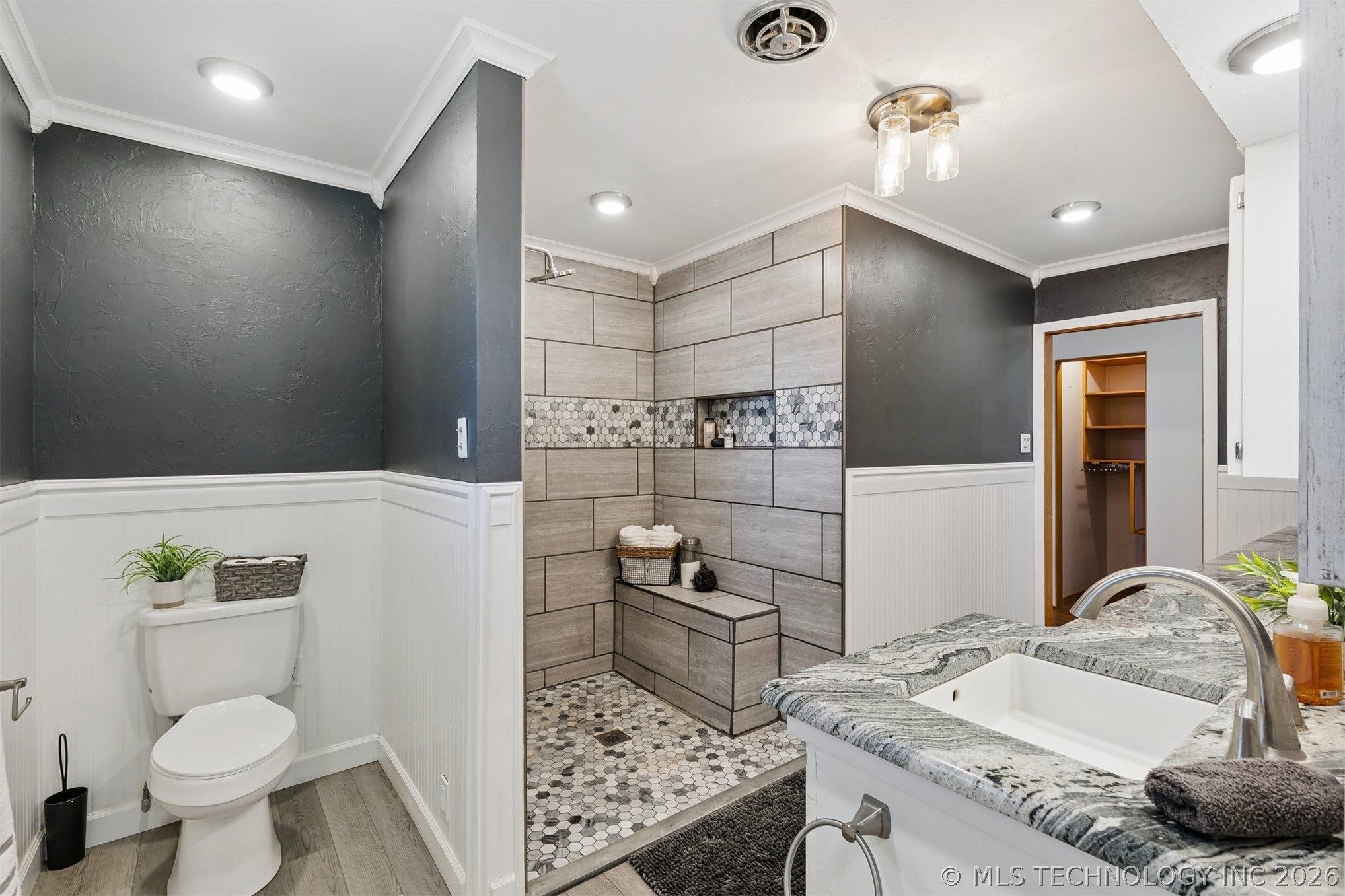 1107 E 8th Street Property Photo 28