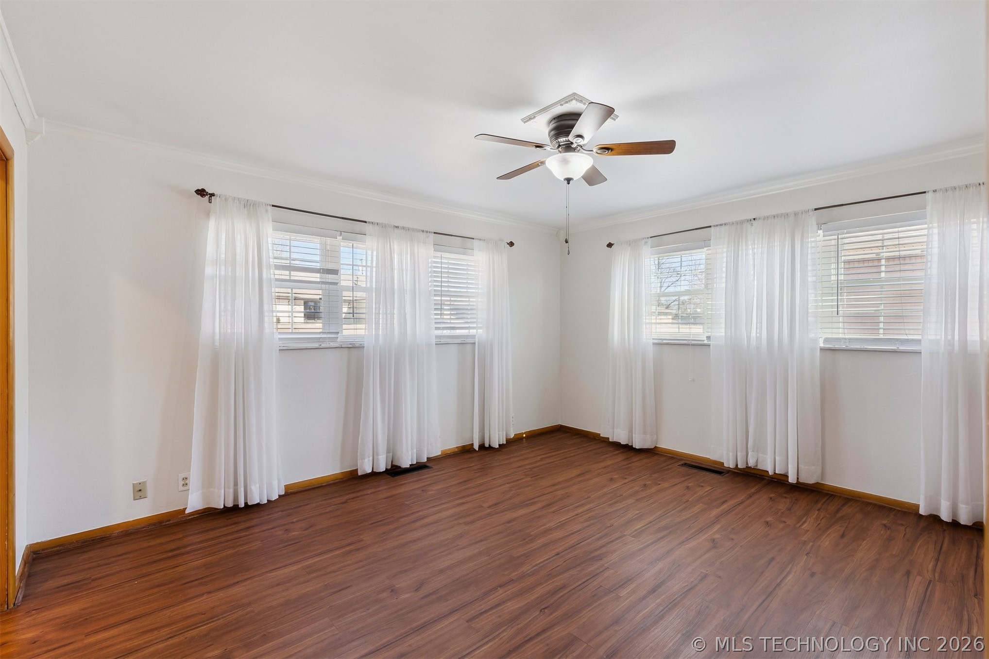 1107 E 8th Street Property Photo 30