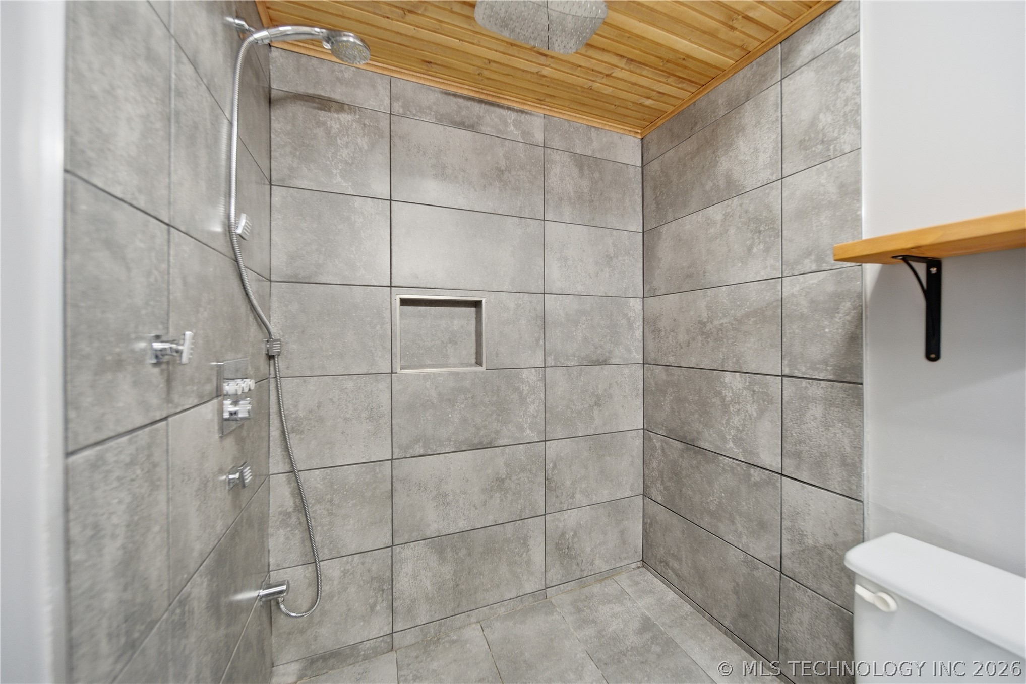 6211 E 77th Street Property Photo 13